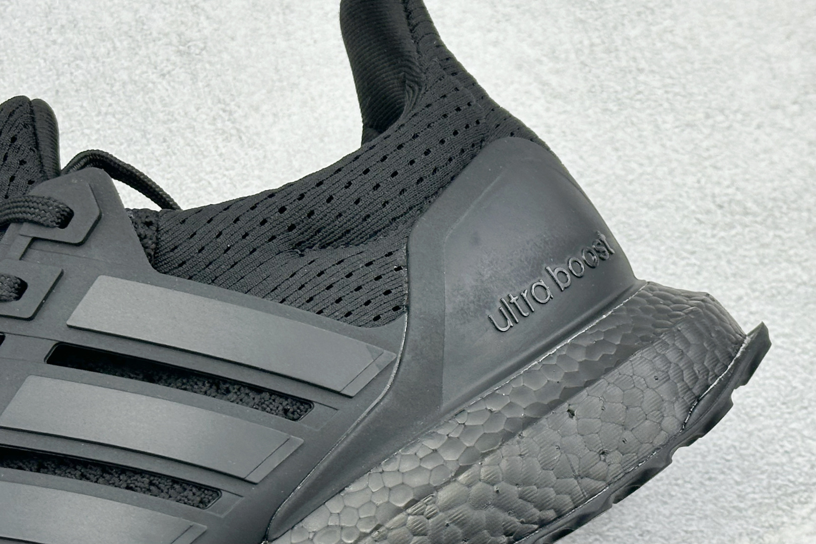 福利特价 AD Ultraboost 1.0 低帮织物休闲跑步鞋采用 AD primeknit 设计鞋面