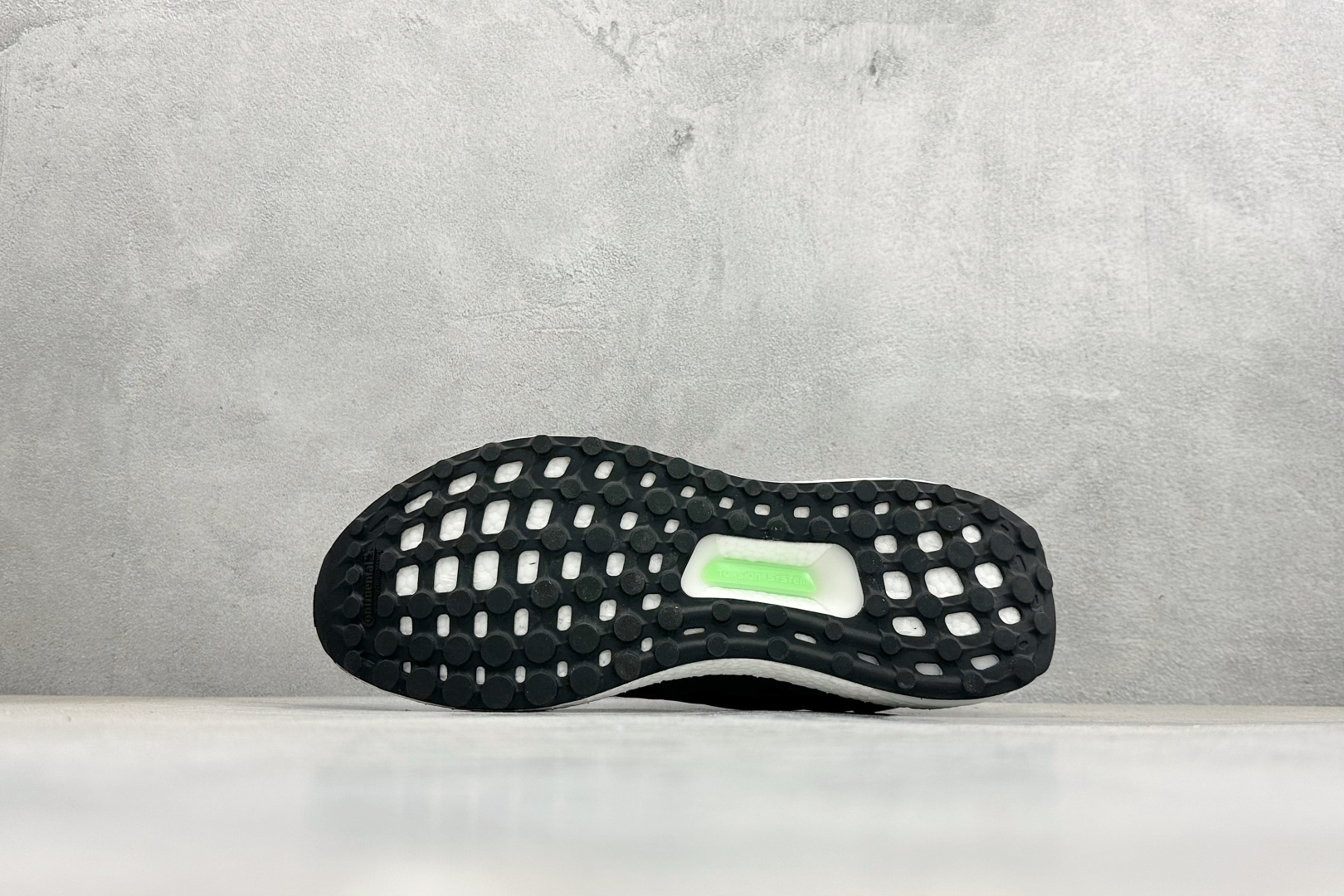 福利特价 AD Ultraboost 1.0 低帮织物休闲跑步鞋采用 AD primeknit 设计鞋面