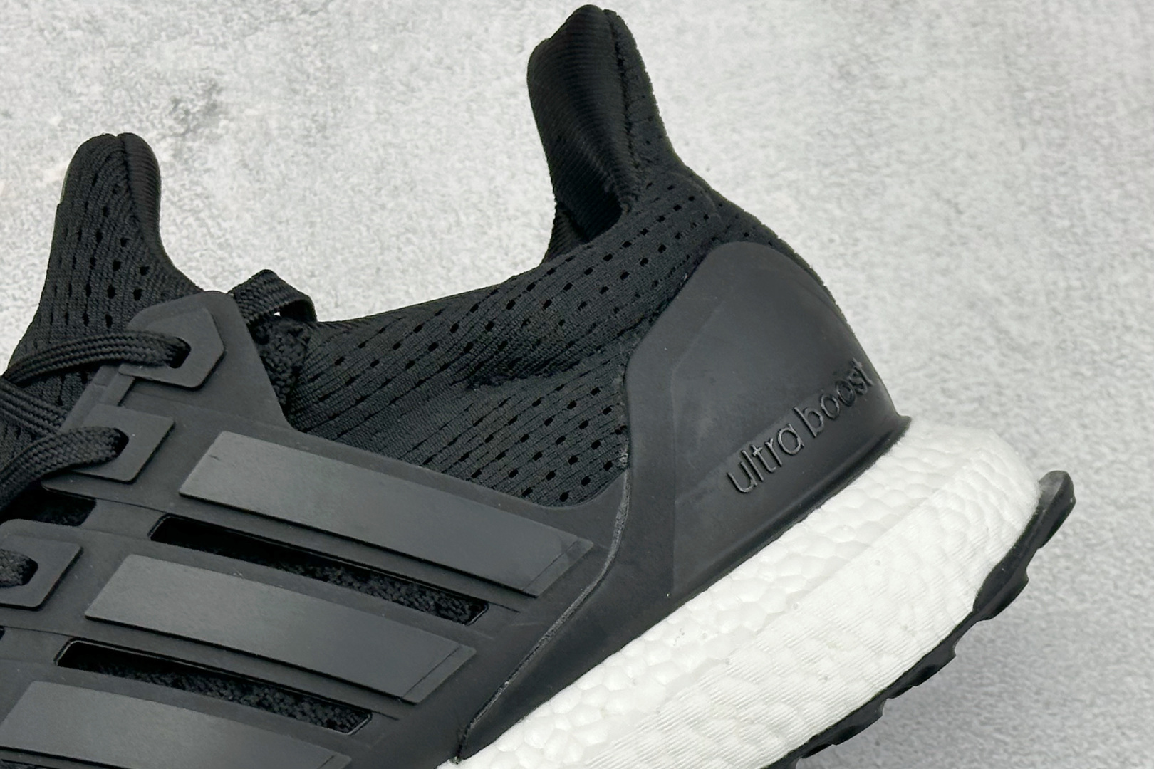 福利特价 AD Ultraboost 1.0 低帮织物休闲跑步鞋采用 AD primeknit 设计鞋面