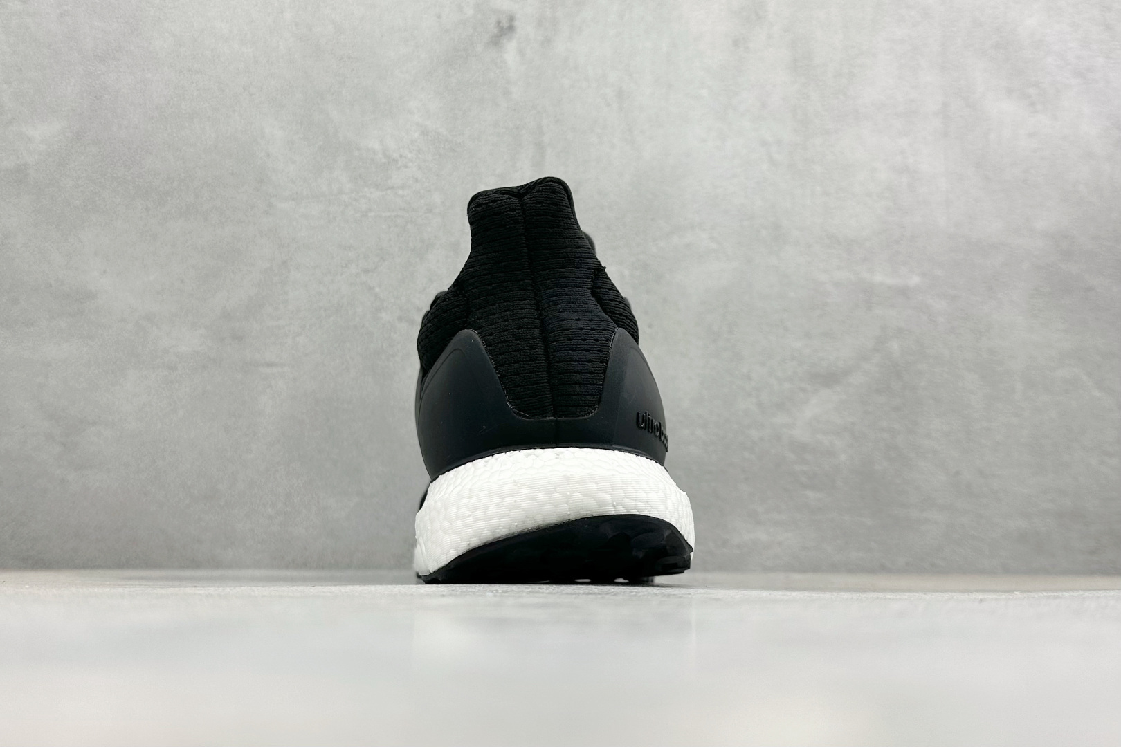 福利特价 AD Ultraboost 1.0 低帮织物休闲跑步鞋采用 AD primeknit 设计鞋面