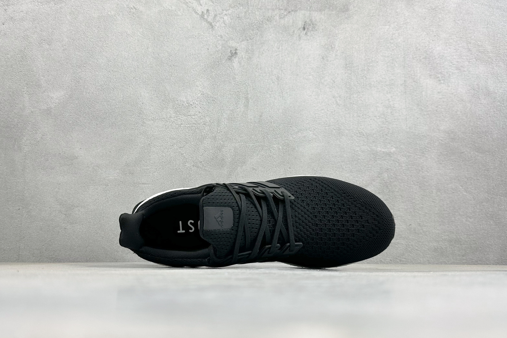 福利特价 AD Ultraboost 1.0 低帮织物休闲跑步鞋采用 AD primeknit 设计鞋面