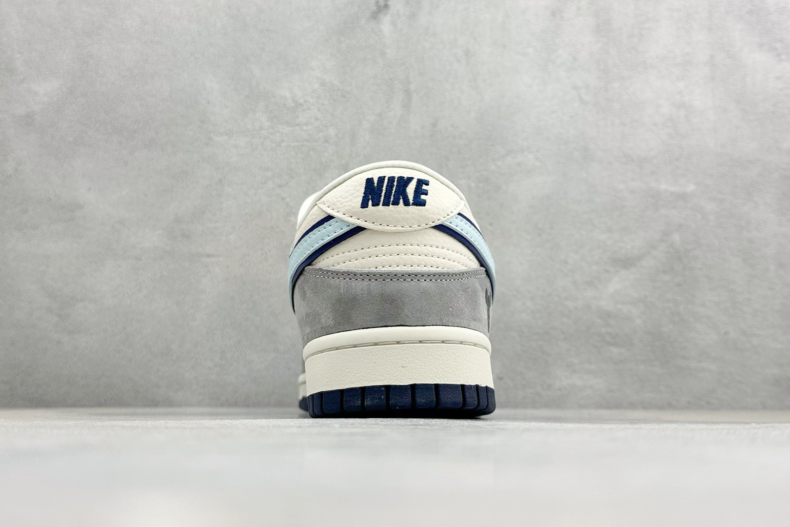 「暴力熊×Nike Dunk Low 联名款」 把潮玩灵魂穿在脚上 TX1688-002 「暴力熊×Nike Dunk Low 联名款」 把潮玩灵魂穿在脚上 TX1688-002
