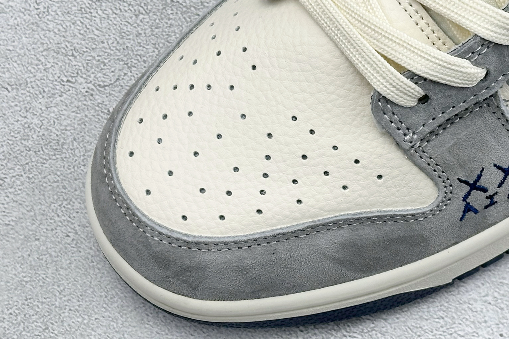 「暴力熊×Nike Dunk Low 联名款」 把潮玩灵魂穿在脚上 TX1688-002 「暴力熊×Nike Dunk Low 联名款」 把潮玩灵魂穿在脚上 TX1688-002
