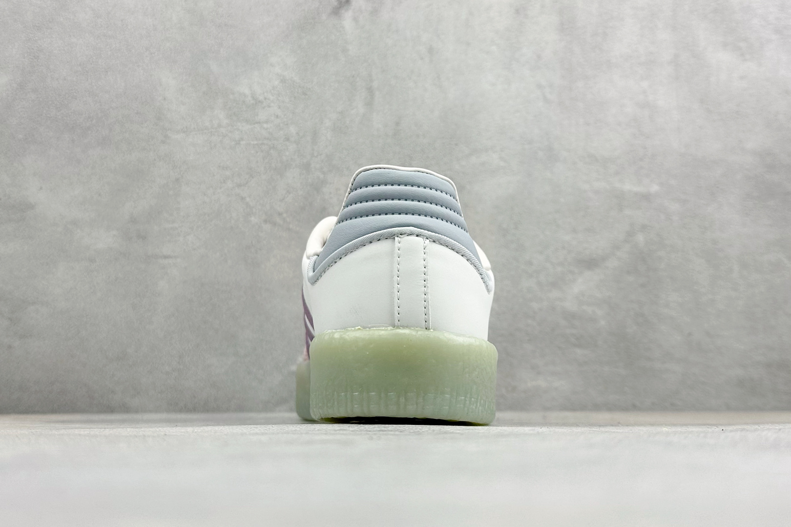 XH版Adidas originals SAMBAE VALENTINE W 百搭单品 复古桑巴板鞋 JR3335 XH版Adidas originals SAMBAE VALENTINE W 百搭单品 复古桑巴板鞋 JR3335