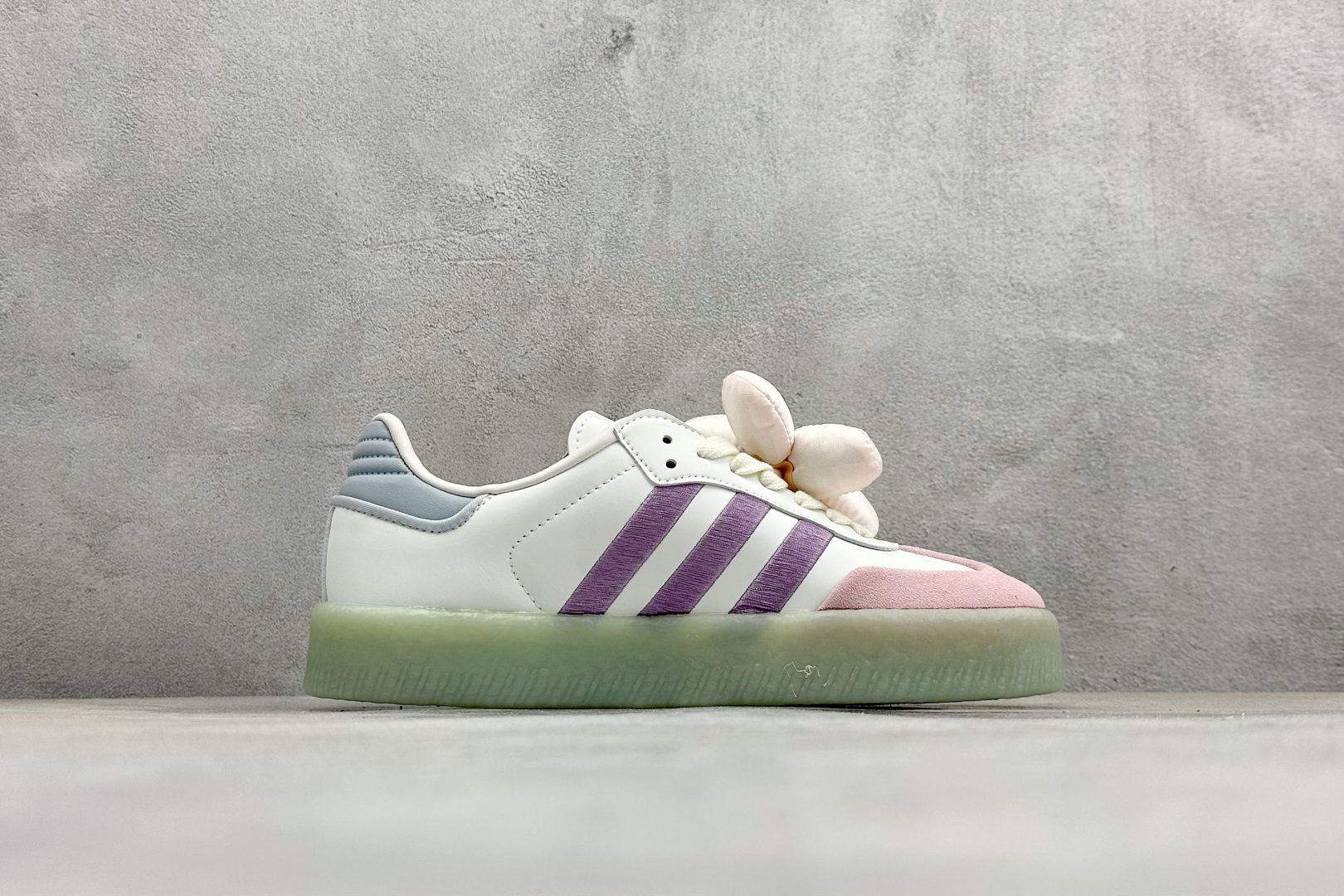 XH版Adidas originals SAMBAE VALENTINE W 百搭单品 复古桑巴板鞋 JR3335 XH版Adidas originals SAMBAE VALENTINE W 百搭单品 复古桑巴板鞋 JR3335