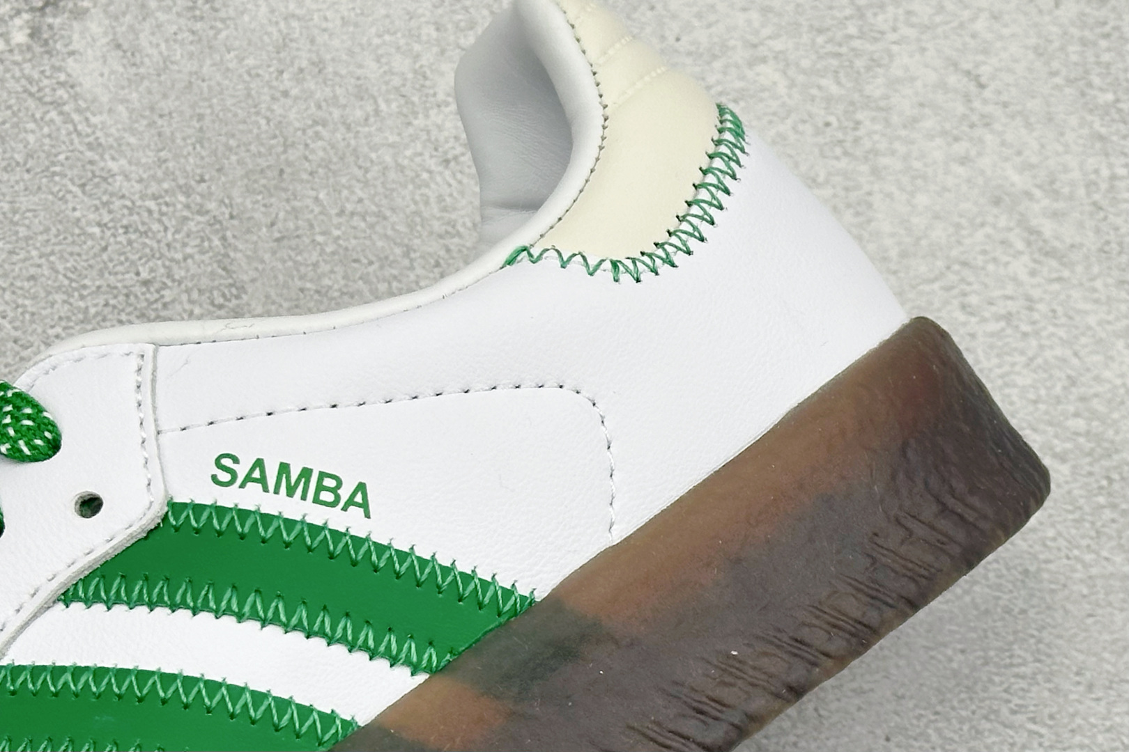 XH版Adidas originals SAMBAE VALENTINE W 百搭单品 复古桑巴板鞋 IE9105 XH版Adidas originals SAMBAE VALENTINE W 百搭单品 复古桑巴板鞋 IE9105