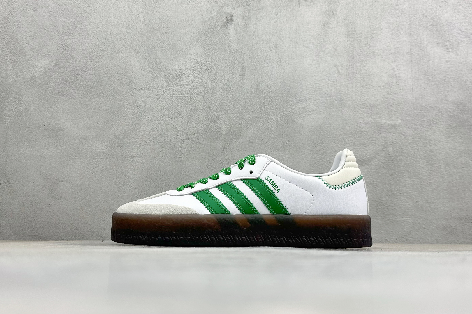 XH版Adidas originals SAMBAE VALENTINE W 百搭单品 复古桑巴板鞋 IE9105 XH版Adidas originals SAMBAE VALENTINE W 百搭单品 复古桑巴板鞋 IE9105