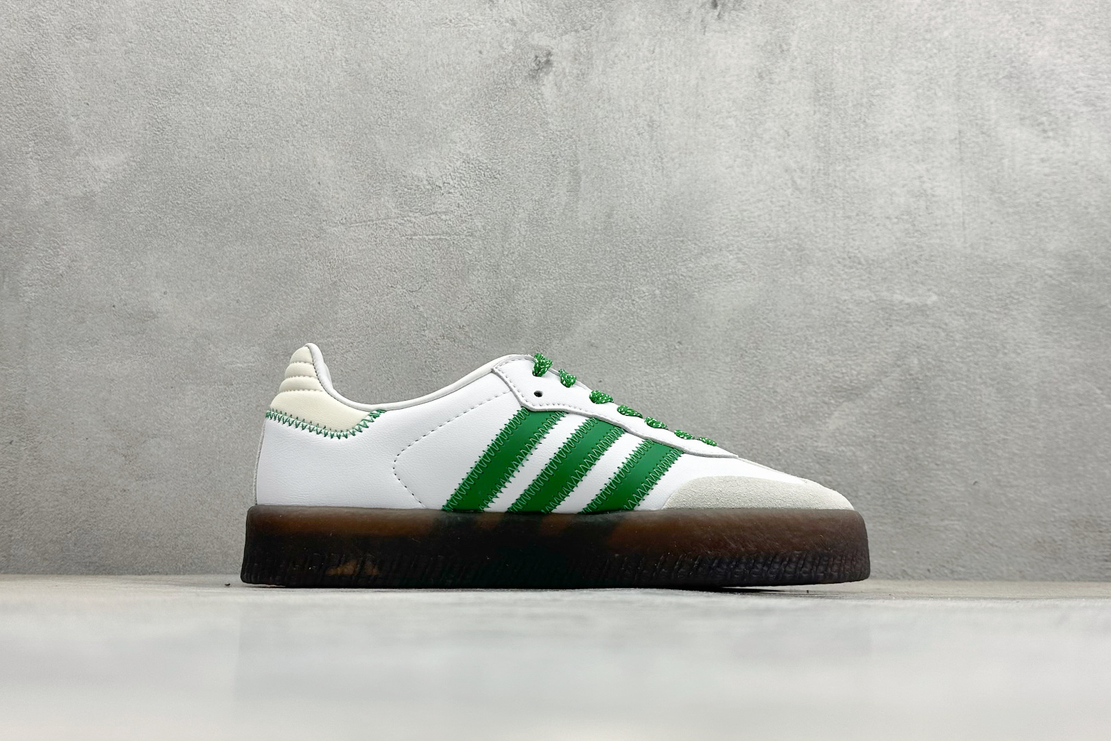 XH版Adidas originals SAMBAE VALENTINE W 百搭单品 复古桑巴板鞋 IE9105 XH版Adidas originals SAMBAE VALENTINE W 百搭单品 复古桑巴板鞋 IE9105