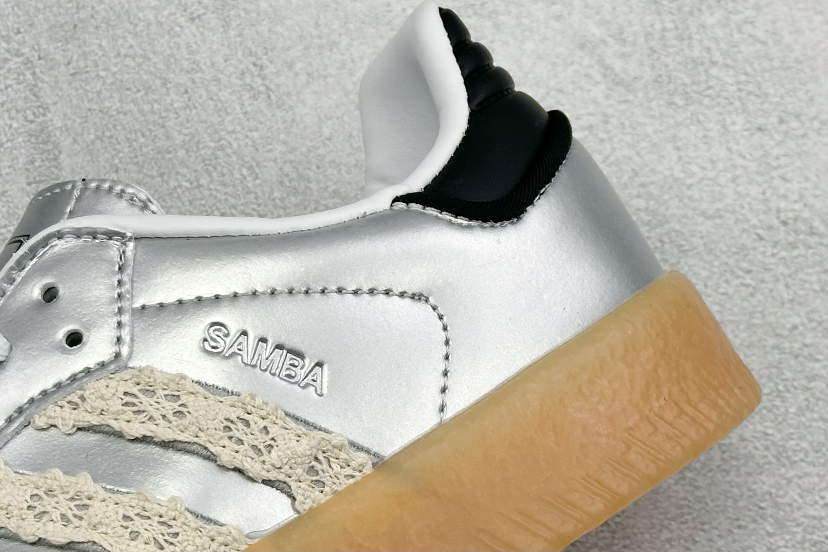 XH版Adidas originals SAMBAE VALENTINE W 百搭单品 复古桑巴板鞋 IG5744 XH版Adidas originals SAMBAE VALENTINE W 百搭单品 复古桑巴板鞋 IG5744