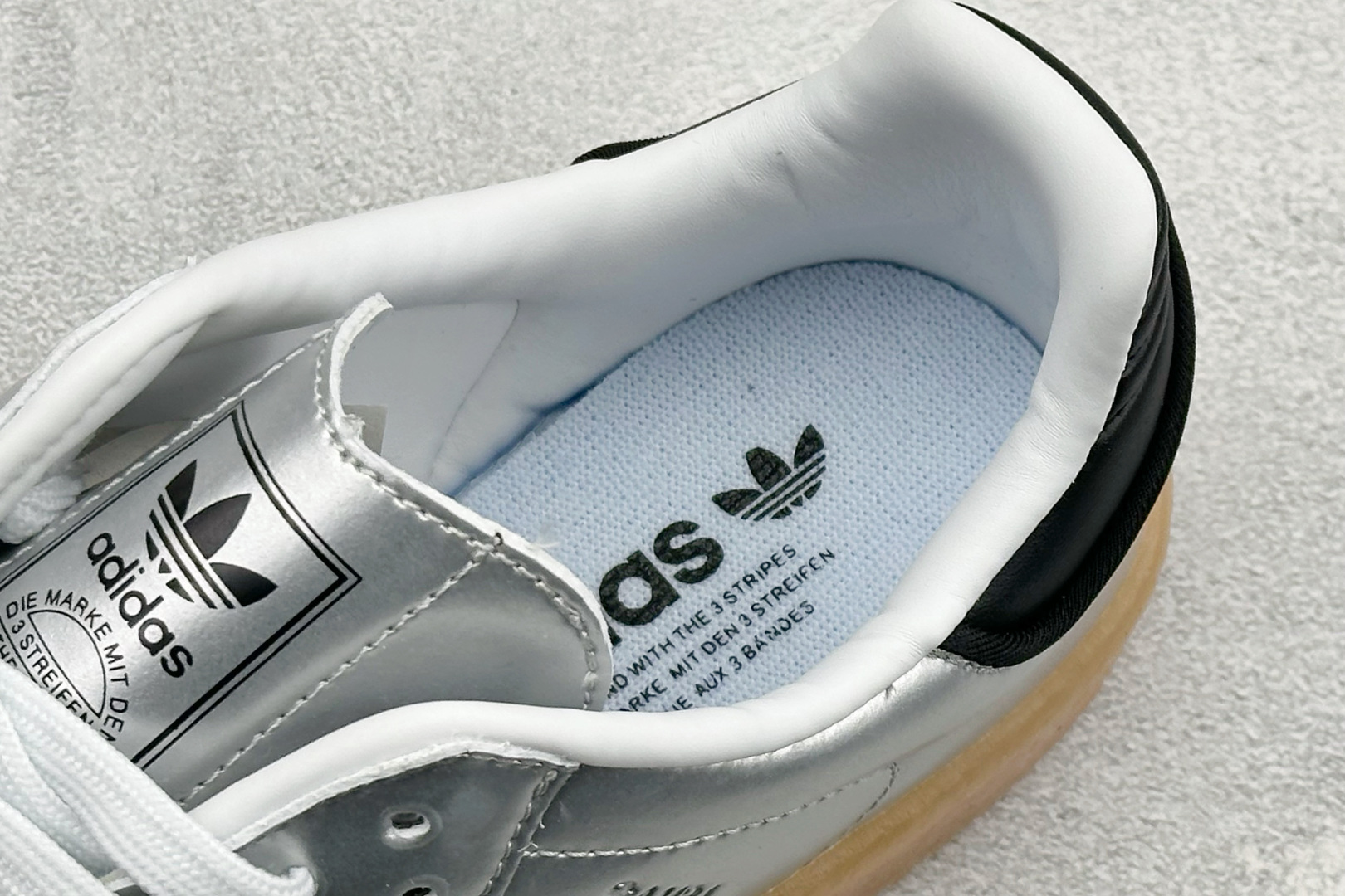 XH版Adidas originals SAMBAE VALENTINE W 百搭单品 复古桑巴板鞋 IG5744 XH版Adidas originals SAMBAE VALENTINE W 百搭单品 复古桑巴板鞋 IG5744
