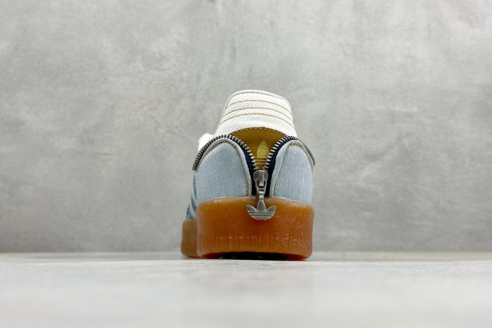 XH版Adidas originals SAMBAE VALENTINE W 百搭单品 复古桑巴板鞋 II0001 XH版Adidas originals SAMBAE VALENTINE W 百搭单品 复古桑巴板鞋 II0001