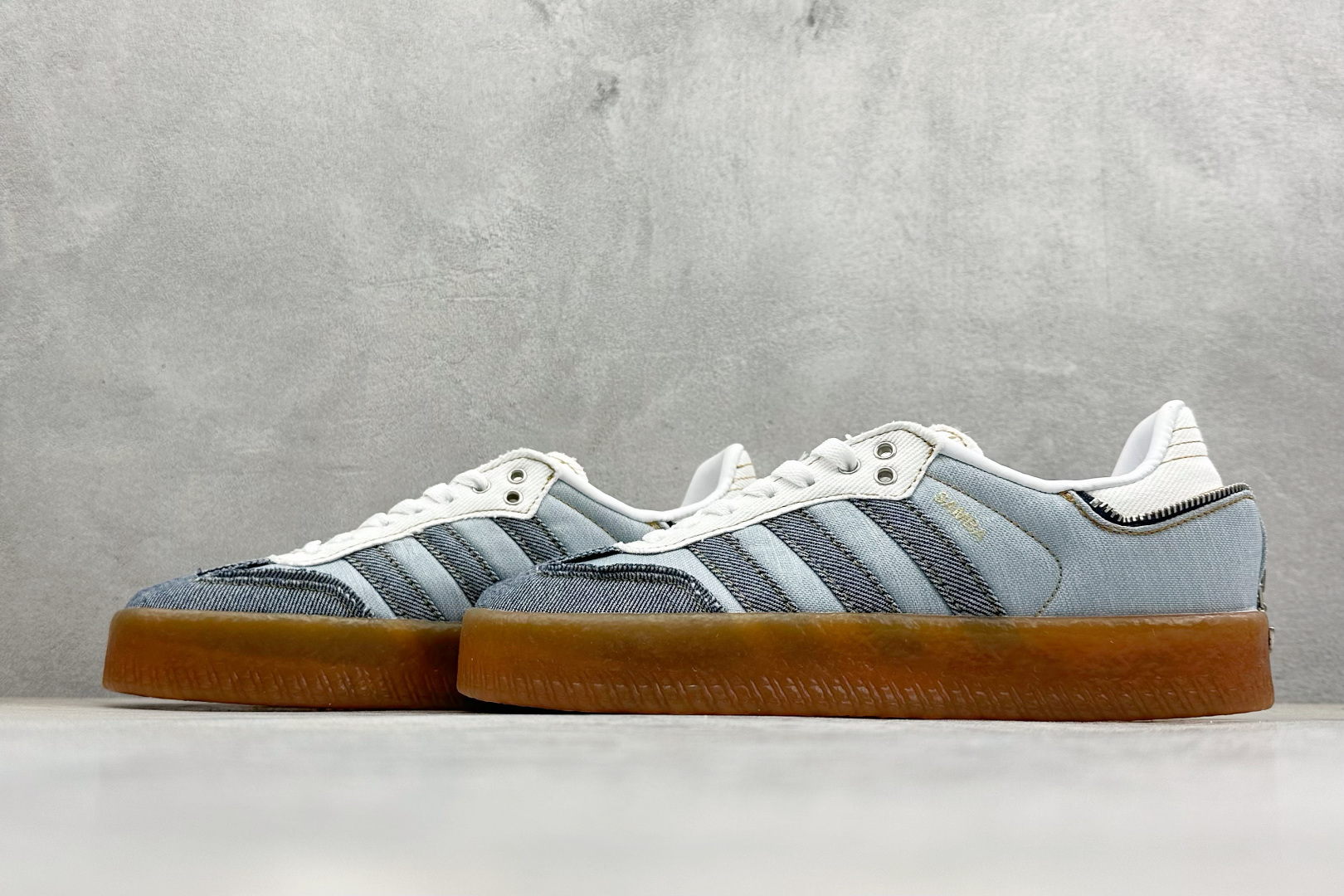XH版Adidas originals SAMBAE VALENTINE W 百搭单品 复古桑巴板鞋 II0001 XH版Adidas originals SAMBAE VALENTINE W 百搭单品 复古桑巴板鞋 II0001