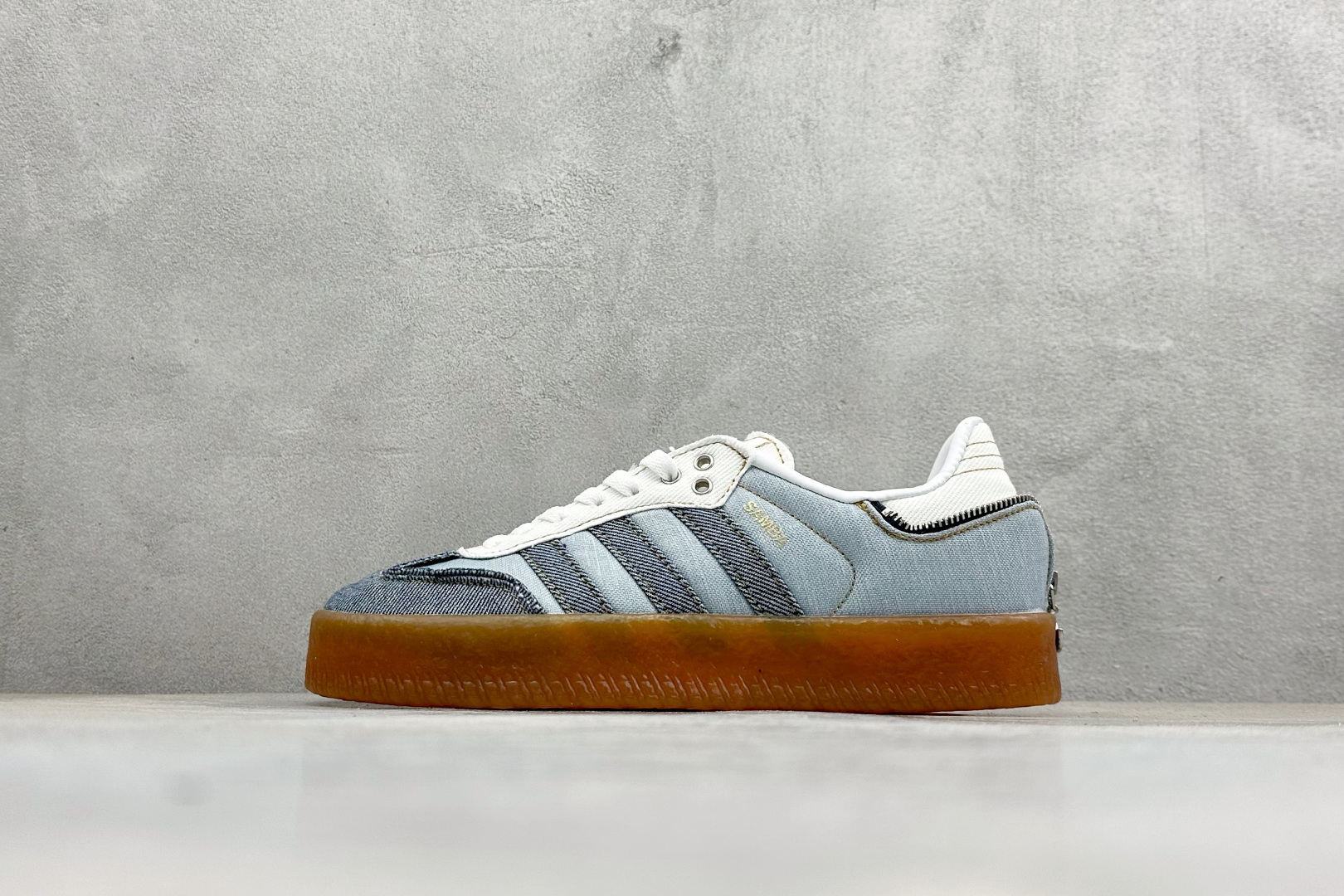XH版Adidas originals SAMBAE VALENTINE W 百搭单品 复古桑巴板鞋 II0001 XH版Adidas originals SAMBAE VALENTINE W 百搭单品 复古桑巴板鞋 II0001