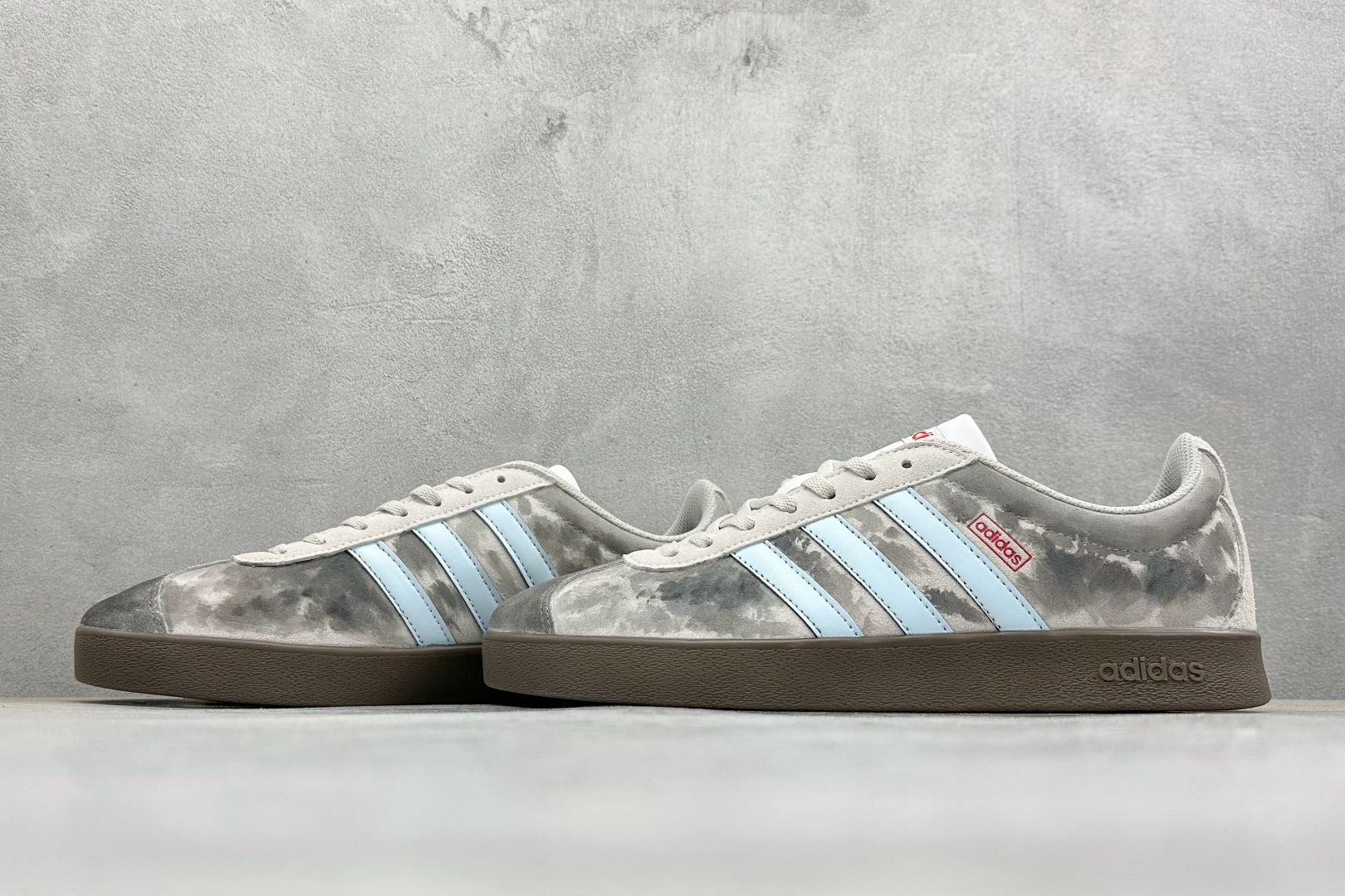 Adidas VI Court CLASSIC DIY手绘涂鸦 三叶草休闲复古运动板鞋 HQ1802 Adidas VI Court CLASSIC DIY手绘涂鸦 三叶草休闲复古运动板鞋 HQ1802