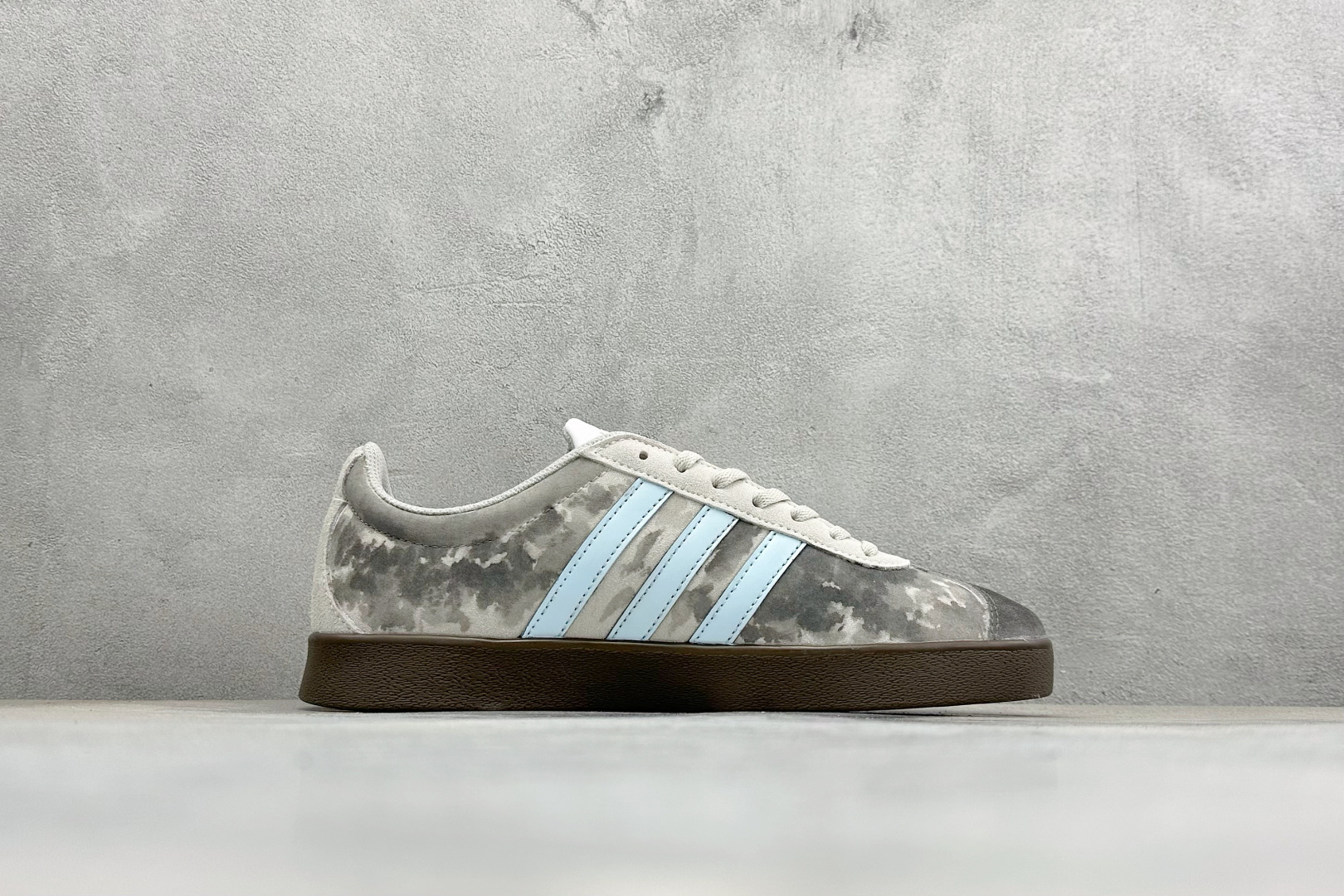 Adidas VI Court CLASSIC DIY手绘涂鸦 三叶草休闲复古运动板鞋 HQ1802 Adidas VI Court CLASSIC DIY手绘涂鸦 三叶草休闲复古运动板鞋 HQ1802