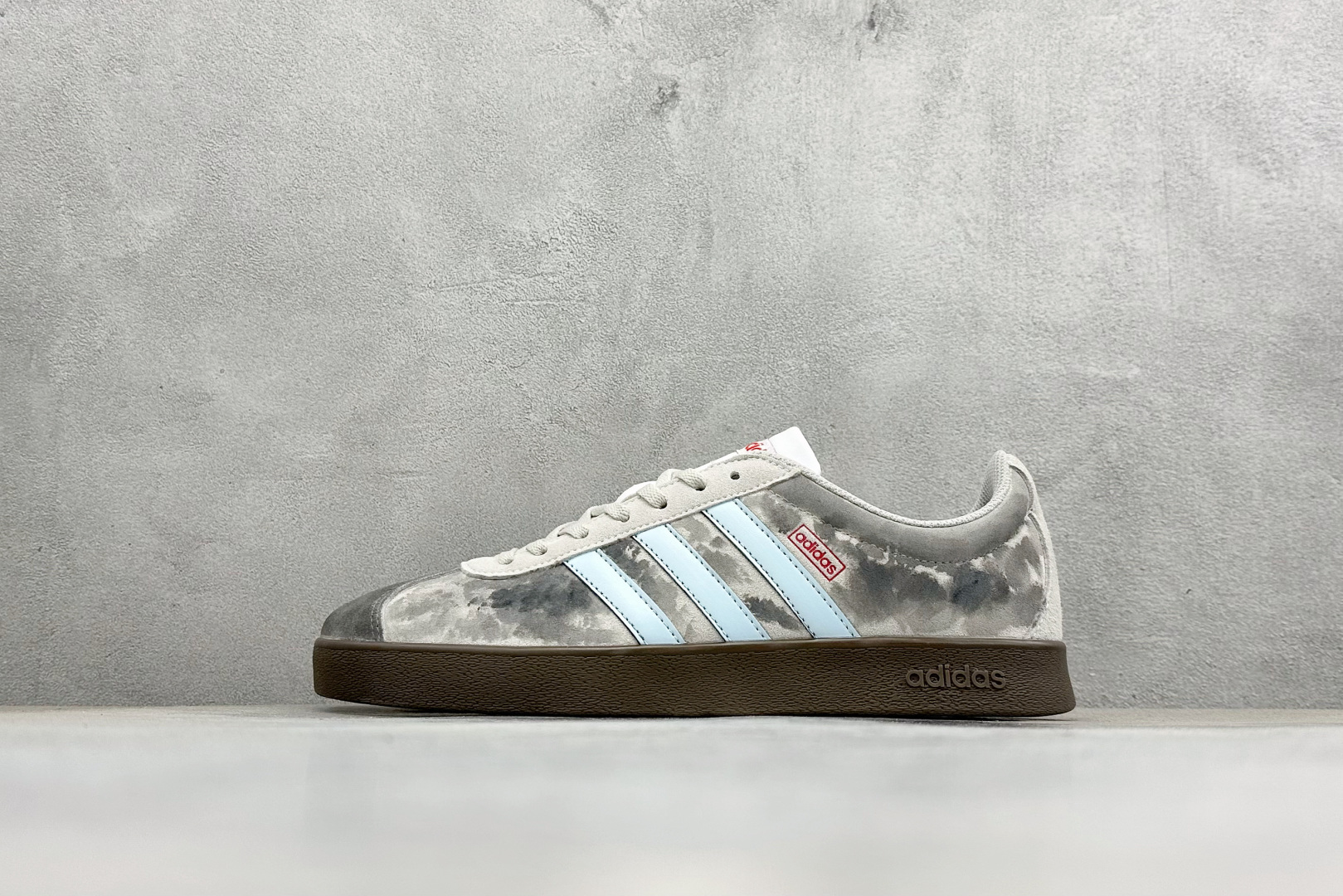 Adidas VI Court CLASSIC DIY手绘涂鸦 三叶草休闲复古运动板鞋 HQ1802 Adidas VI Court CLASSIC DIY手绘涂鸦 三叶草休闲复古运动板鞋 HQ1802