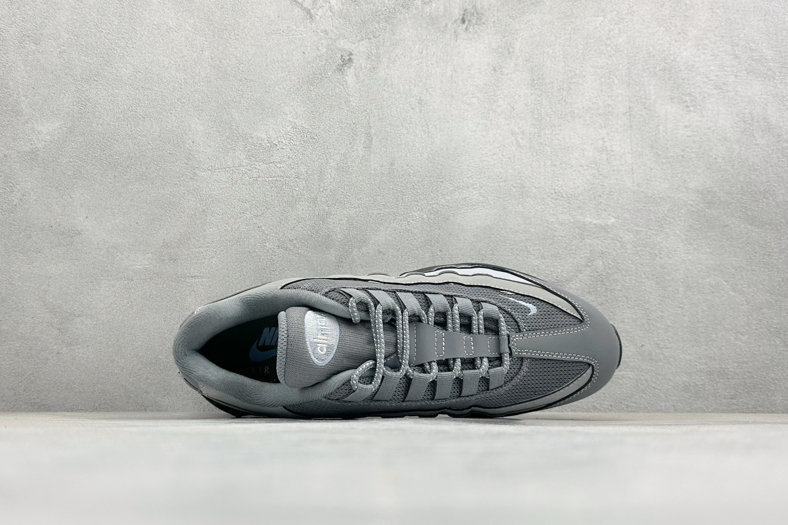 Nike Air Max 95 复古减震气垫跑鞋 IB7682-001 Nike Air Max 95 复古减震气垫跑鞋 IB7682-001