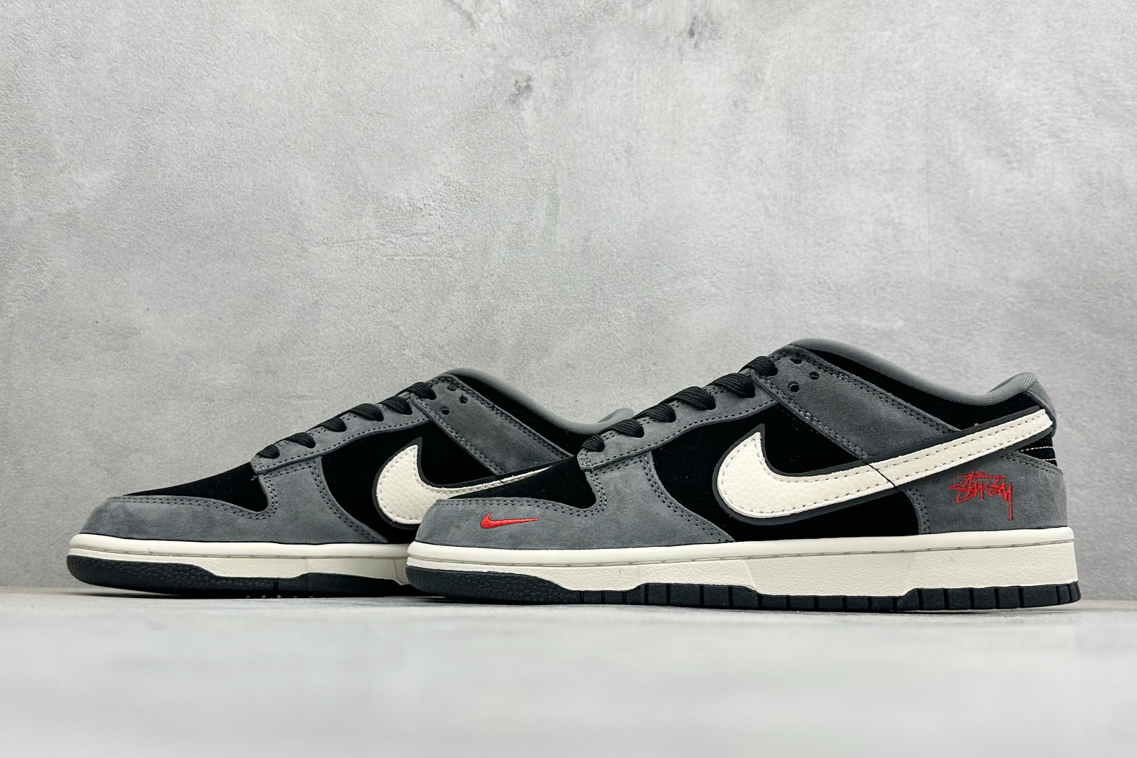 Nike SB Dunk Low 斯图西联名 高端定制 低帮休闲板鞋 TX1688-003 Nike SB Dunk Low 斯图西联名 高端定制 低帮休闲板鞋 TX1688-003