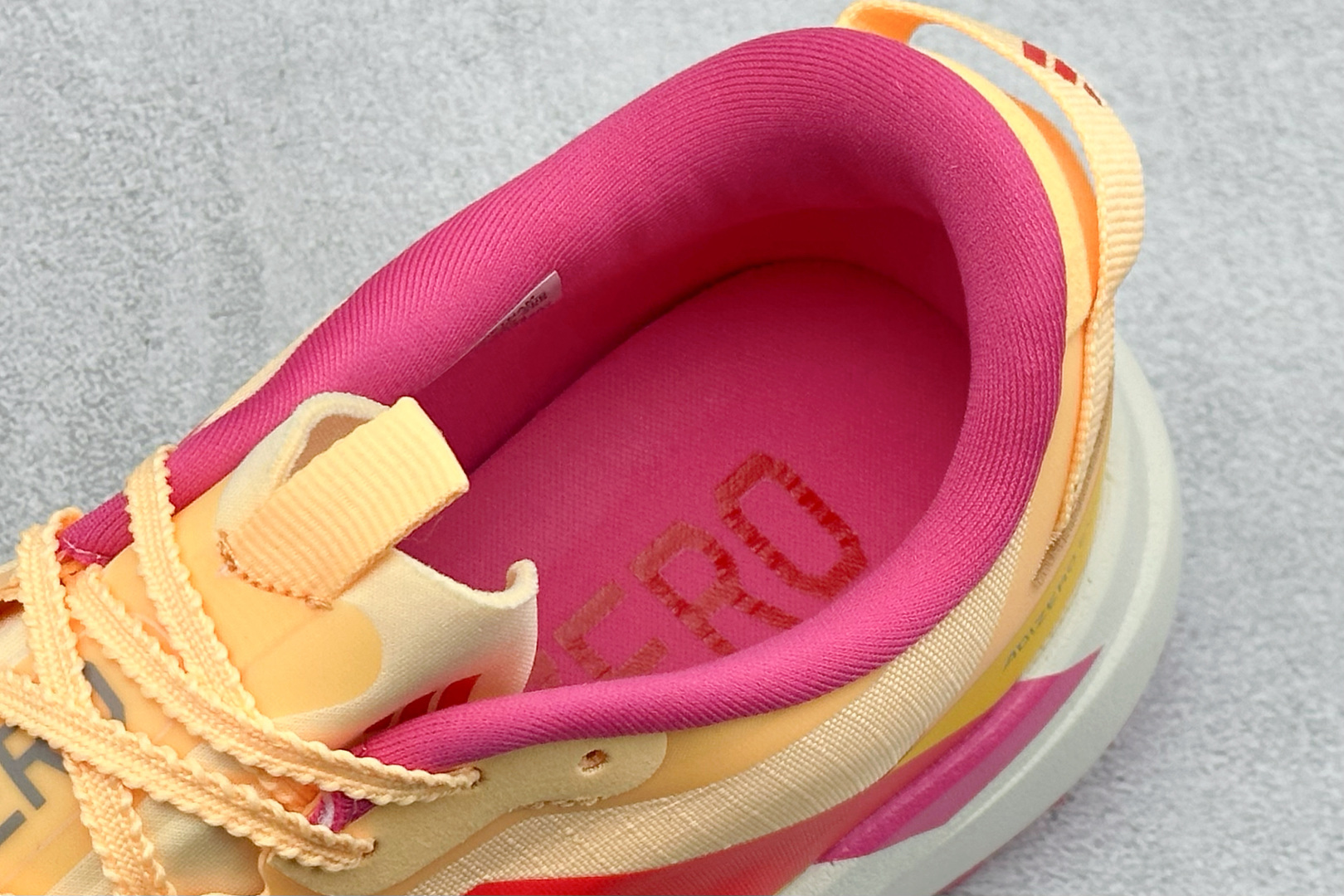 TY版AD ADIZERO EVO SL ATR 阿迪超轻透气缓震跑鞋 KK0566 TY版AD ADIZERO EVO SL ATR 阿迪超轻透气缓震跑鞋 KK0566