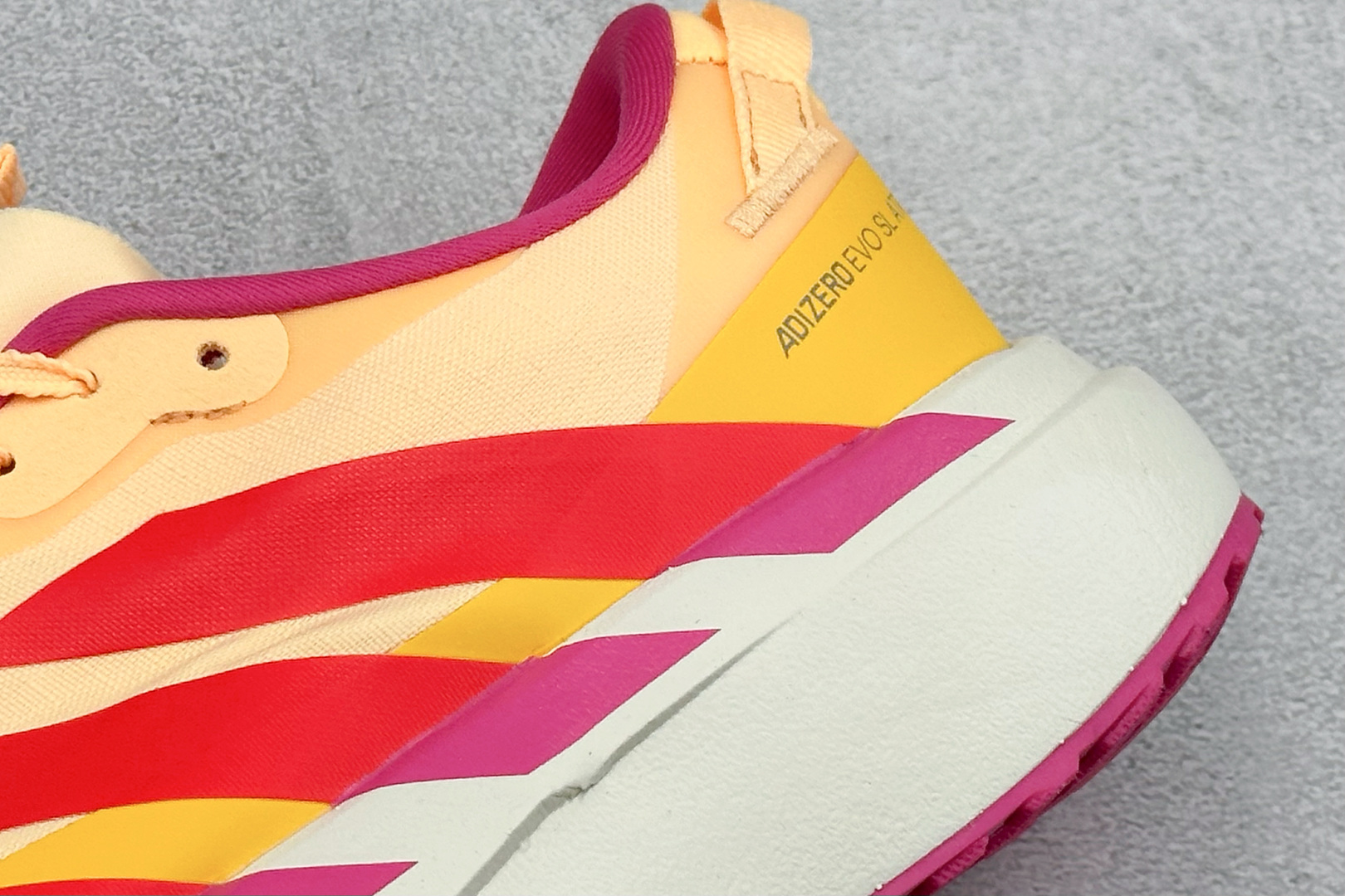 TY版AD ADIZERO EVO SL ATR 阿迪超轻透气缓震跑鞋 KK0566 TY版AD ADIZERO EVO SL ATR 阿迪超轻透气缓震跑鞋 KK0566
