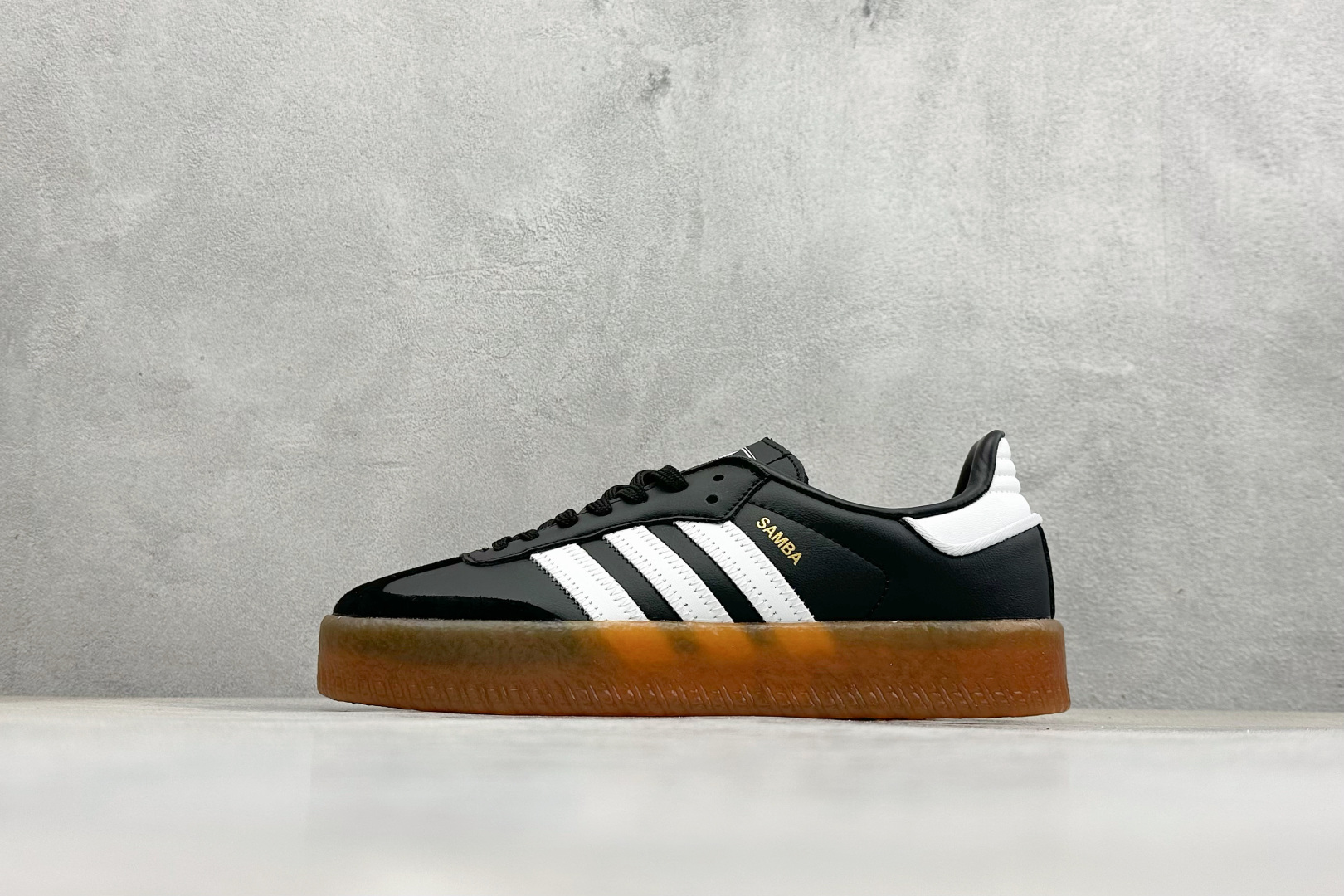 XH版Adidas originals SAMBAE VALENTINE W 百搭单品 复古桑巴板鞋 JI1350 XH版Adidas originals SAMBAE VALENTINE W 百搭单品 复古桑巴板鞋 JI1350