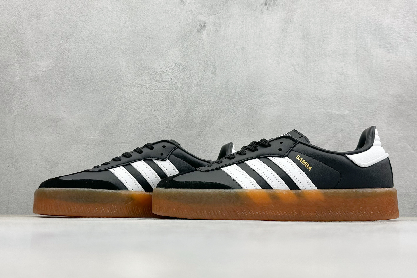 XH版Adidas originals SAMBAE VALENTINE W 百搭单品 复古桑巴板鞋 JI1350 XH版Adidas originals SAMBAE VALENTINE W 百搭单品 复古桑巴板鞋 JI1350