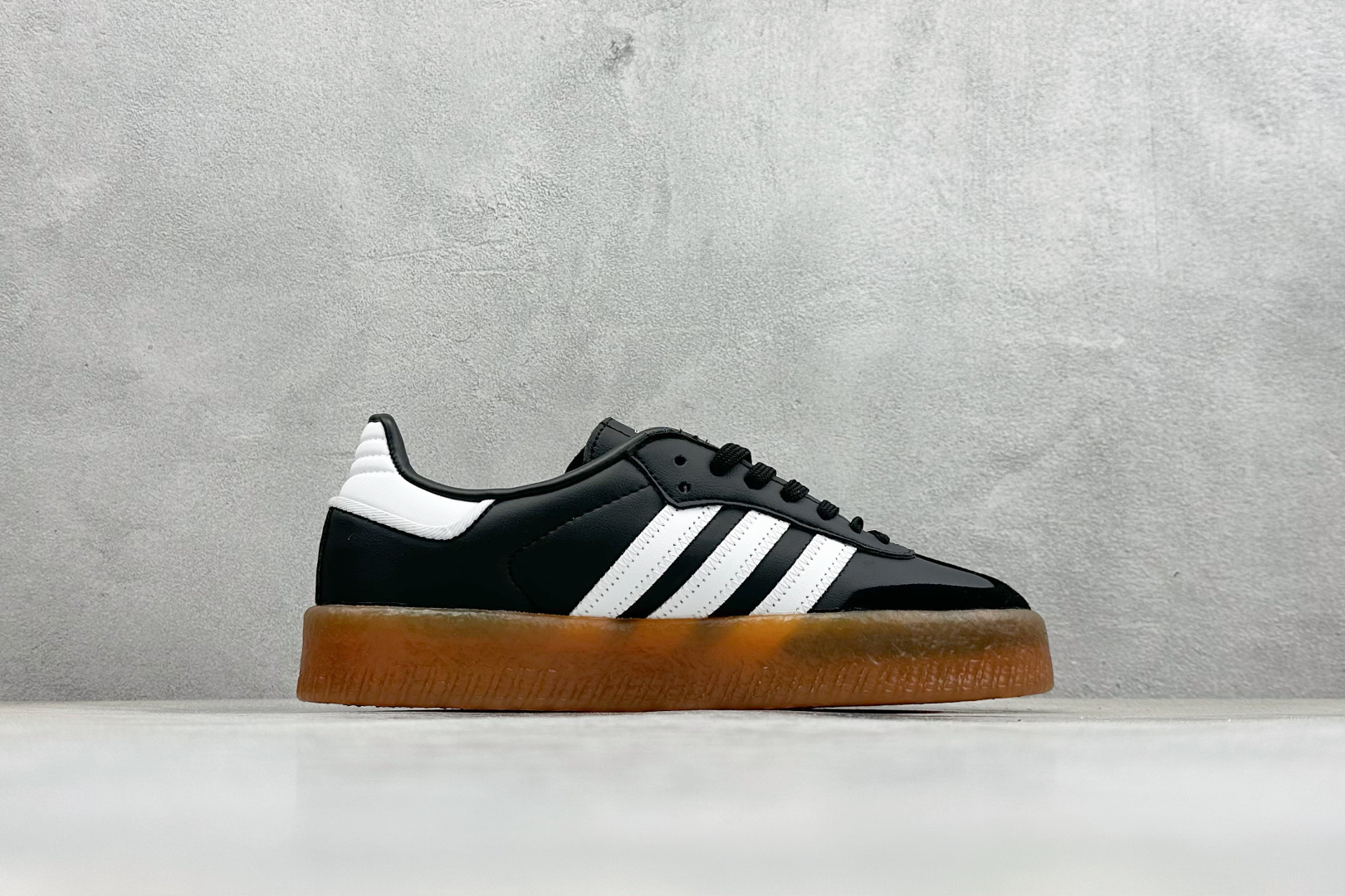 XH版Adidas originals SAMBAE VALENTINE W 百搭单品 复古桑巴板鞋 JI1350 XH版Adidas originals SAMBAE VALENTINE W 百搭单品 复古桑巴板鞋 JI1350