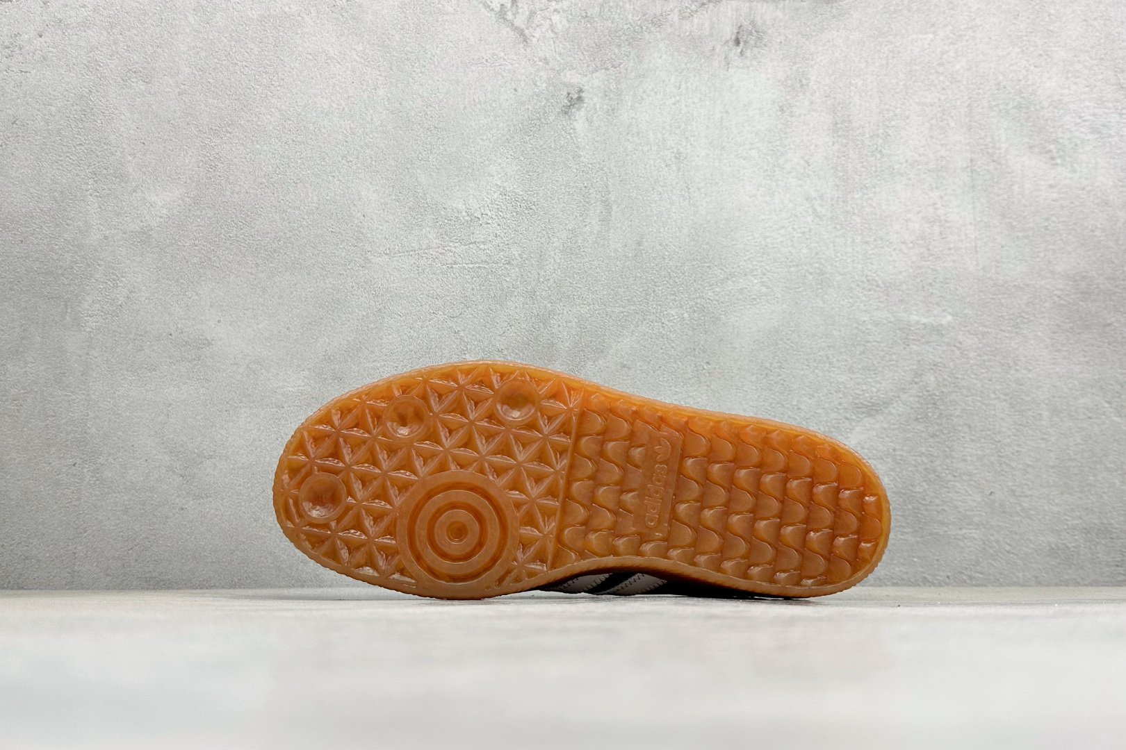 XH版Adidas originals SAMBAE VALENTINE W 百搭单品 复古桑巴板鞋 JI1350 XH版Adidas originals SAMBAE VALENTINE W 百搭单品 复古桑巴板鞋 JI1350