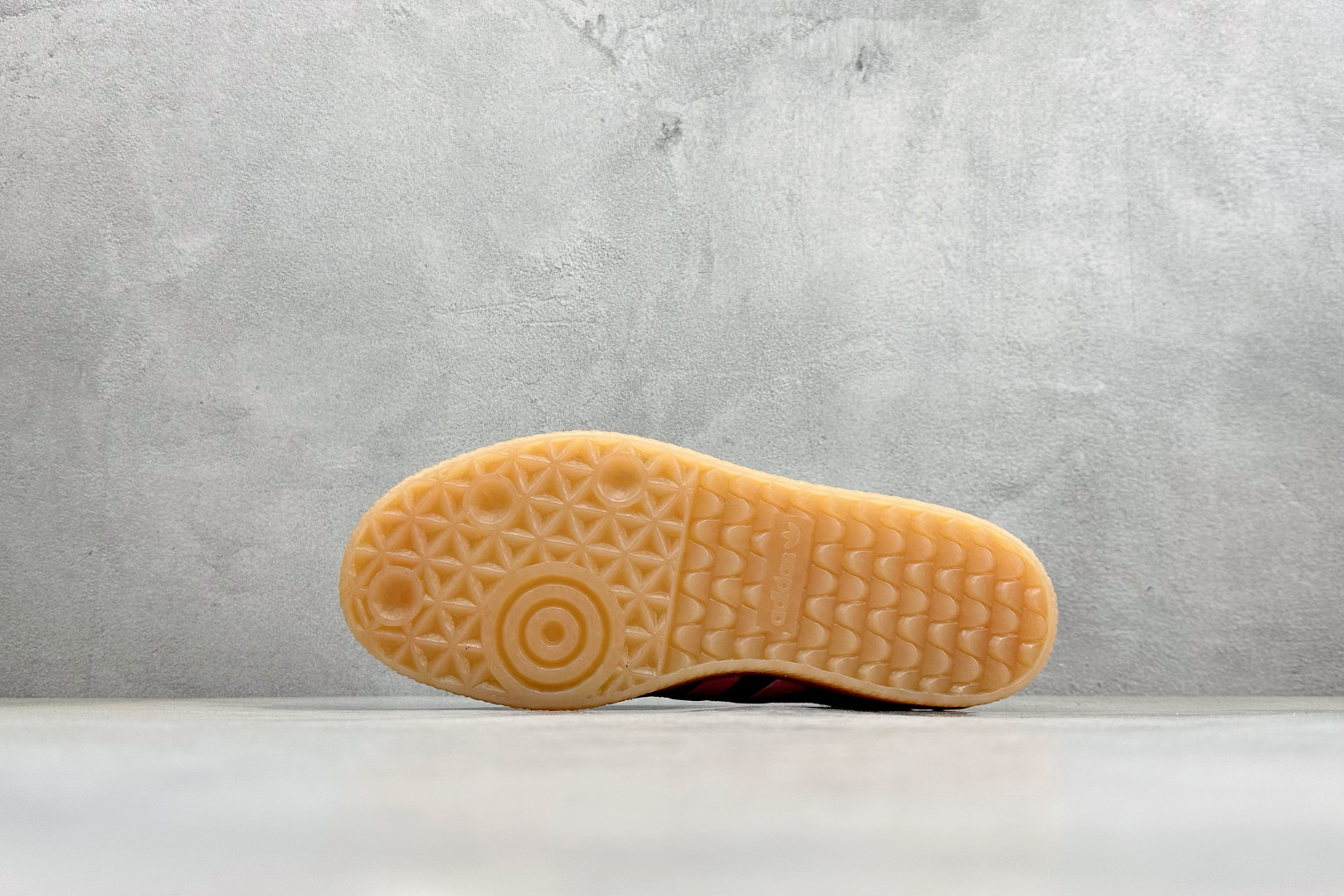 XH版Adidas originals SAMBAE VALENTINE W 百搭单品 复古桑巴板鞋 JH8836 XH版Adidas originals SAMBAE VALENTINE W 百搭单品 复古桑巴板鞋 JH8836