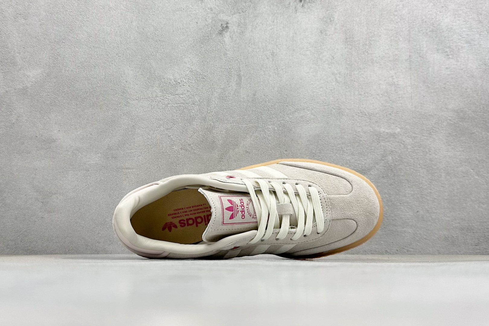 XH版Adidas originals SAMBAE VALENTINE W 百搭单品 复古桑巴板鞋 ID1104 XH版Adidas originals SAMBAE VALENTINE W 百搭单品 复古桑巴板鞋 ID1104