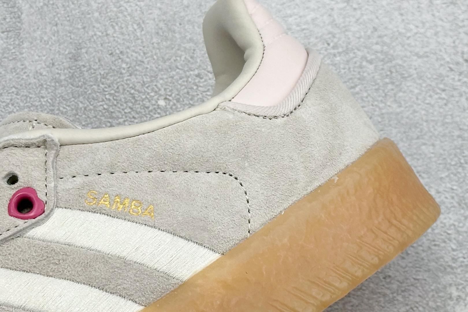 XH版Adidas originals SAMBAE VALENTINE W 百搭单品 复古桑巴板鞋 ID1104 XH版Adidas originals SAMBAE VALENTINE W 百搭单品 复古桑巴板鞋 ID1104