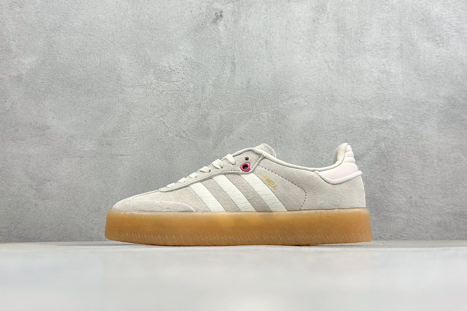 XH版Adidas originals SAMBAE VALENTINE W 百搭单品 复古桑巴板鞋 ID1104 XH版Adidas originals SAMBAE VALENTINE W 百搭单品 复古桑巴板鞋 ID1104
