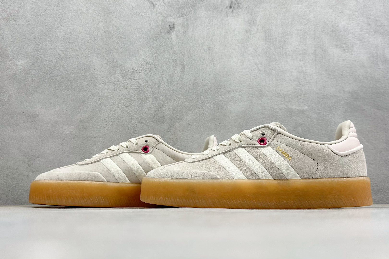 XH版Adidas originals SAMBAE VALENTINE W 百搭单品 复古桑巴板鞋 ID1104 XH版Adidas originals SAMBAE VALENTINE W 百搭单品 复古桑巴板鞋 ID1104