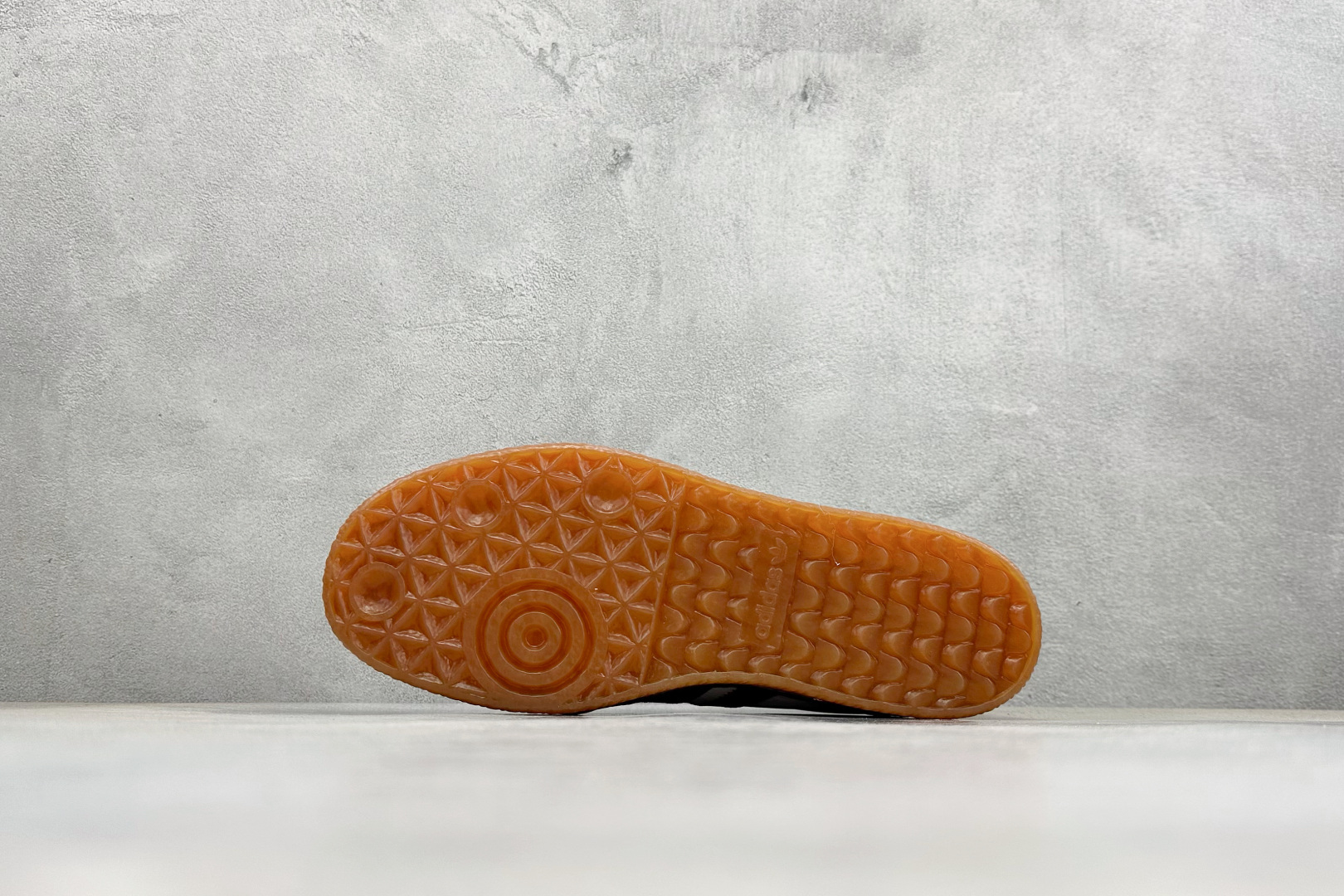 XH版Adidas originals SAMBAE VALENTINE W 百搭单品 复古桑巴板鞋 JI1349 XH版Adidas originals SAMBAE VALENTINE W 百搭单品 复古桑巴板鞋 JI1349