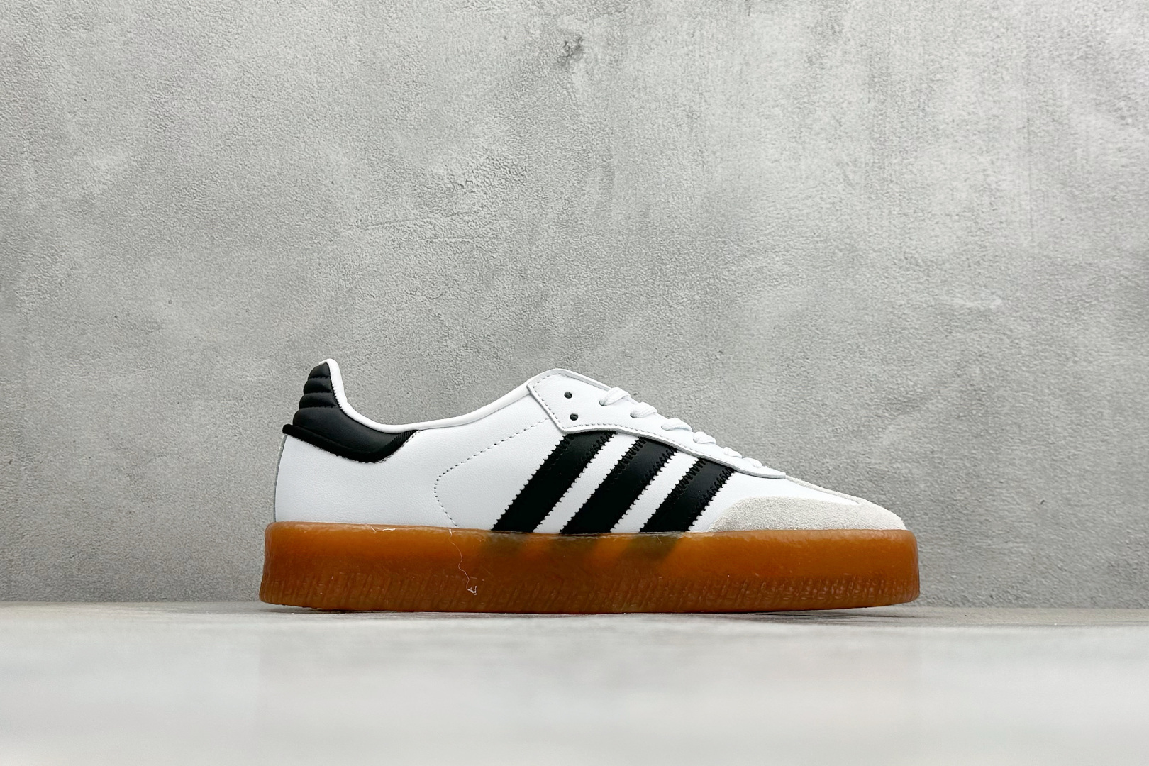 XH版Adidas originals SAMBAE VALENTINE W 百搭单品 复古桑巴板鞋 JI1349 XH版Adidas originals SAMBAE VALENTINE W 百搭单品 复古桑巴板鞋 JI1349
