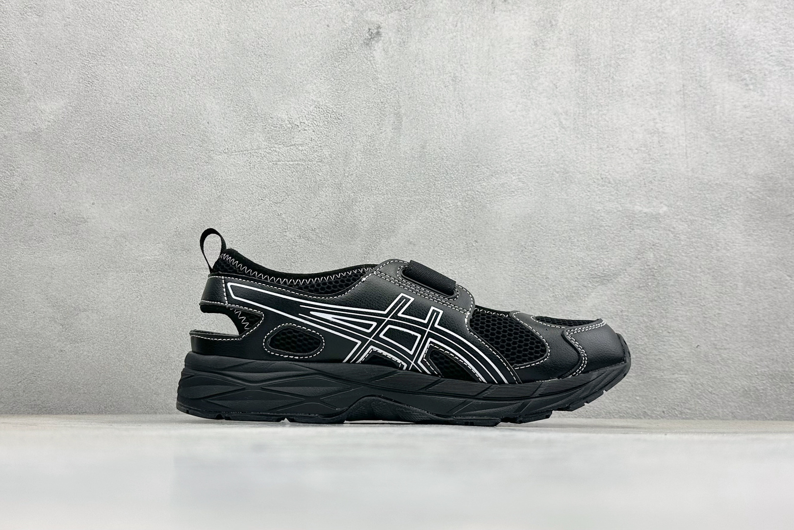 Asics亚瑟士RUNNING KIDS CONTEND MJPS系列 舒适百搭低帮凉鞋 1014A383-001 Asics亚瑟士RUNNING KIDS CONTEND MJPS系列 舒适百搭低帮凉鞋 1014A383-001