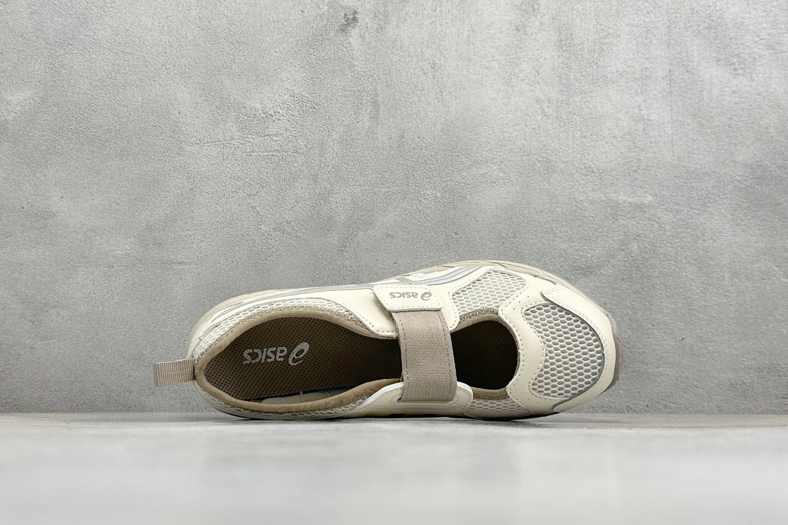 Asics亚瑟士RUNNING KIDS CONTEND MJPS系列 舒适百搭低帮凉鞋 1014A383-100 Asics亚瑟士RUNNING KIDS CONTEND MJPS系列 舒适百搭低帮凉鞋 1014A383-100