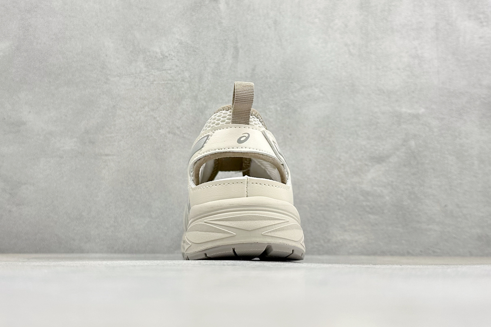 Asics亚瑟士RUNNING KIDS CONTEND MJPS系列 舒适百搭低帮凉鞋 1014A383-100 Asics亚瑟士RUNNING KIDS CONTEND MJPS系列 舒适百搭低帮凉鞋 1014A383-100
