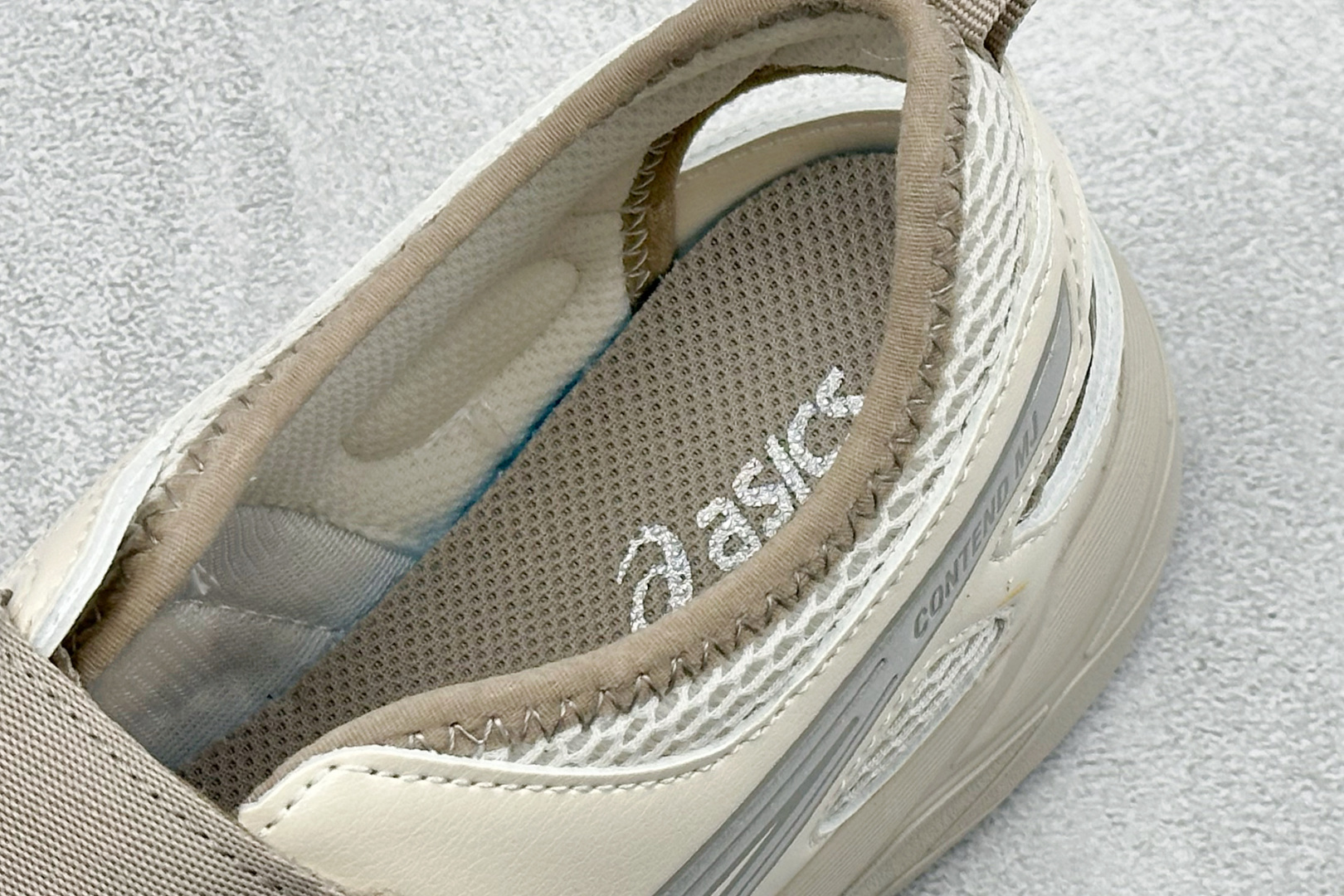 Asics亚瑟士RUNNING KIDS CONTEND MJPS系列 舒适百搭低帮凉鞋 1014A383-100 Asics亚瑟士RUNNING KIDS CONTEND MJPS系列 舒适百搭低帮凉鞋 1014A383-100