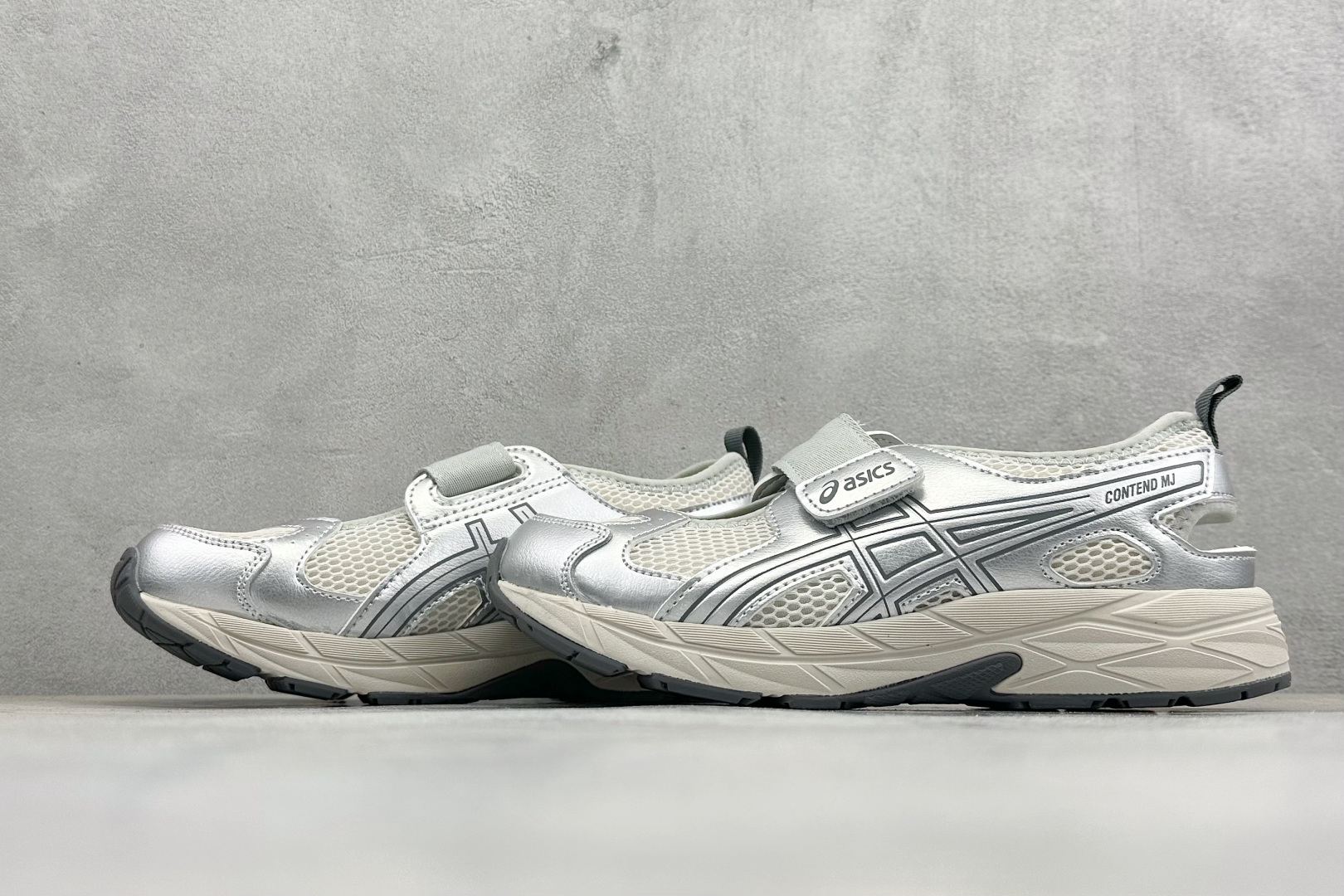 Asics亚瑟士RUNNING KIDS CONTEND MJPS系列 舒适百搭低帮凉鞋 1014A383-020