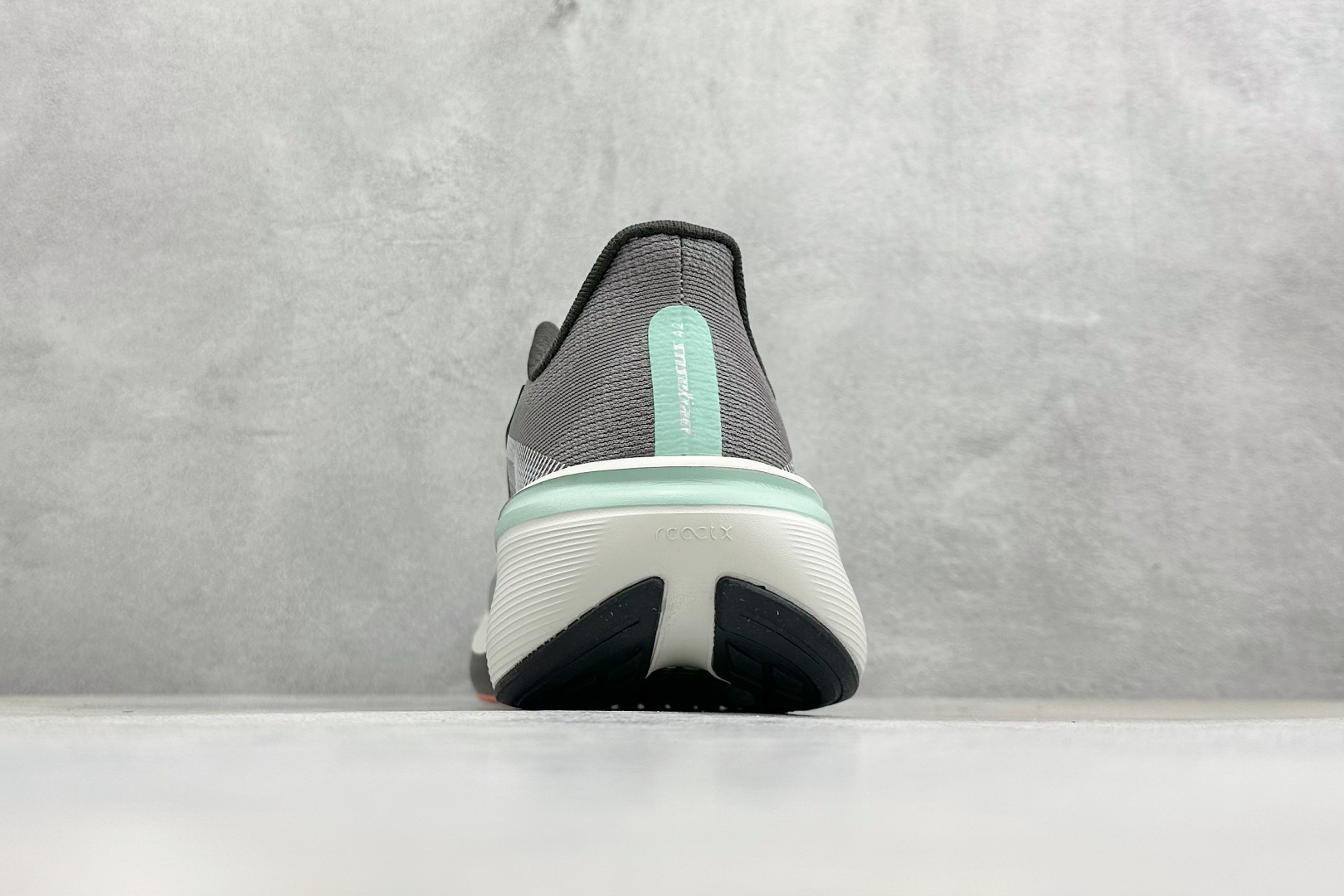 NK Air Zoom Pegasus 42代 耐磨防滑运动跑步鞋 IW2349-001