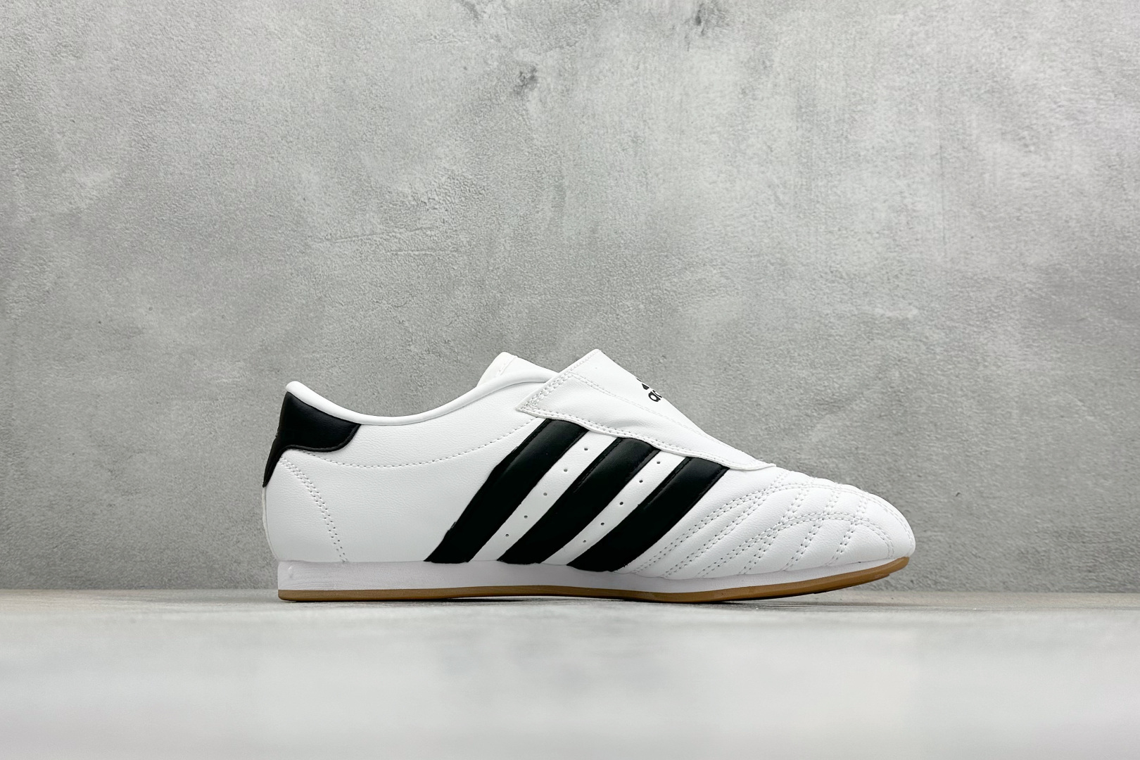XH版Adidas originals Taekwondo Low 跆拳道系列 经典复古薄底训练慢跑鞋 JQ4774 XH版Adidas originals Taekwondo Low 跆拳道系列 经典复古薄底训练慢跑鞋 JQ4774