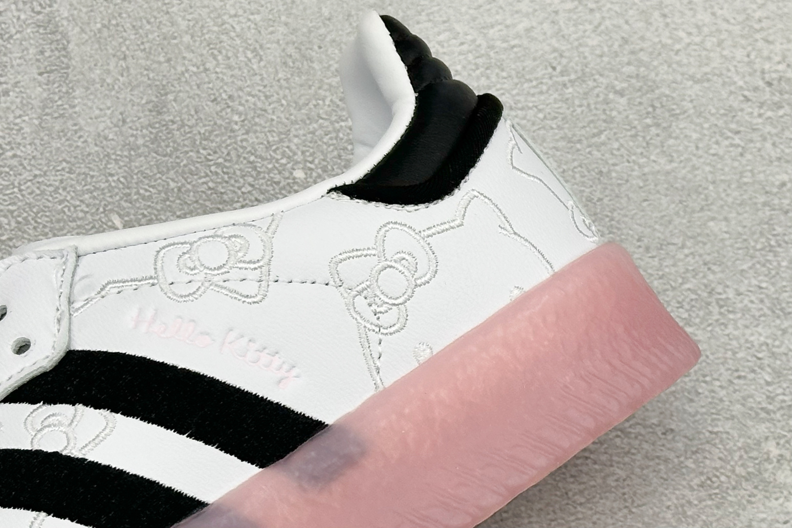 XH版Adidas originals SAMBAE VALENTINE W 百搭单品 复古桑巴板鞋 IG4450 XH版Adidas originals SAMBAE VALENTINE W 百搭单品 复古桑巴板鞋 IG4450