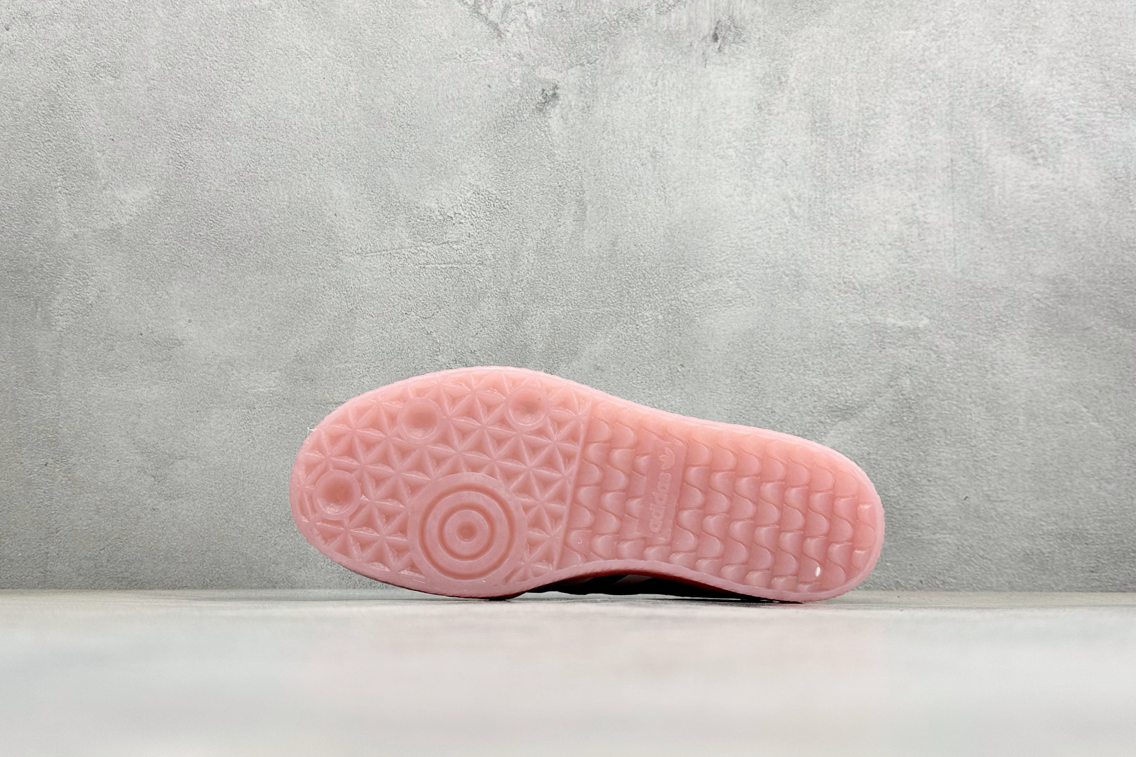 XH版Adidas originals SAMBAE VALENTINE W 百搭单品 复古桑巴板鞋 IG4450 XH版Adidas originals SAMBAE VALENTINE W 百搭单品 复古桑巴板鞋 IG4450