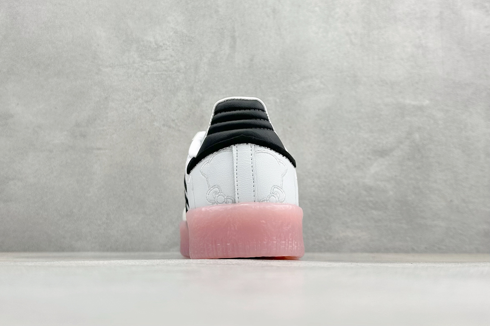 XH版Adidas originals SAMBAE VALENTINE W 百搭单品 复古桑巴板鞋 IG4450 XH版Adidas originals SAMBAE VALENTINE W 百搭单品 复古桑巴板鞋 IG4450