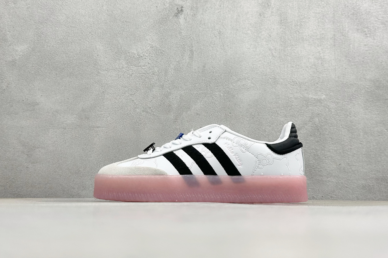 XH版Adidas originals SAMBAE VALENTINE W 百搭单品 复古桑巴板鞋 IG4450 XH版Adidas originals SAMBAE VALENTINE W 百搭单品 复古桑巴板鞋 IG4450
