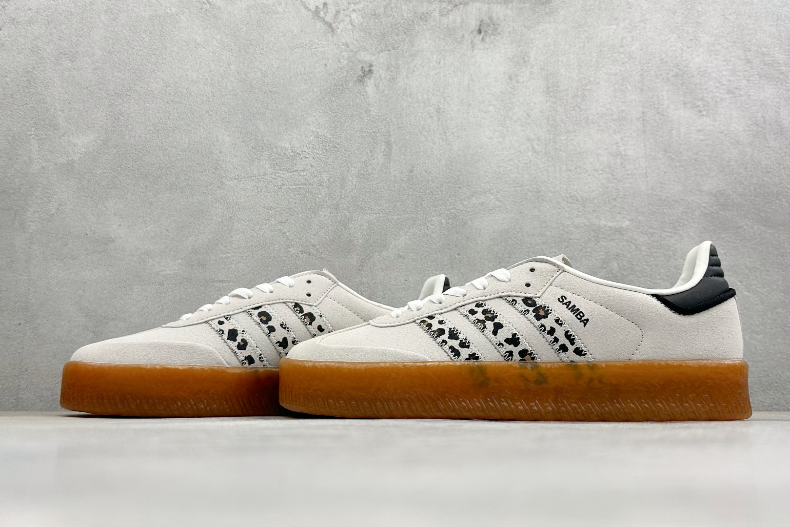 XH版Adidas originals SAMBAE VALENTINE W 百搭单品 复古桑巴板鞋 JI4226 XH版Adidas originals SAMBAE VALENTINE W 百搭单品 复古桑巴板鞋 JI4226