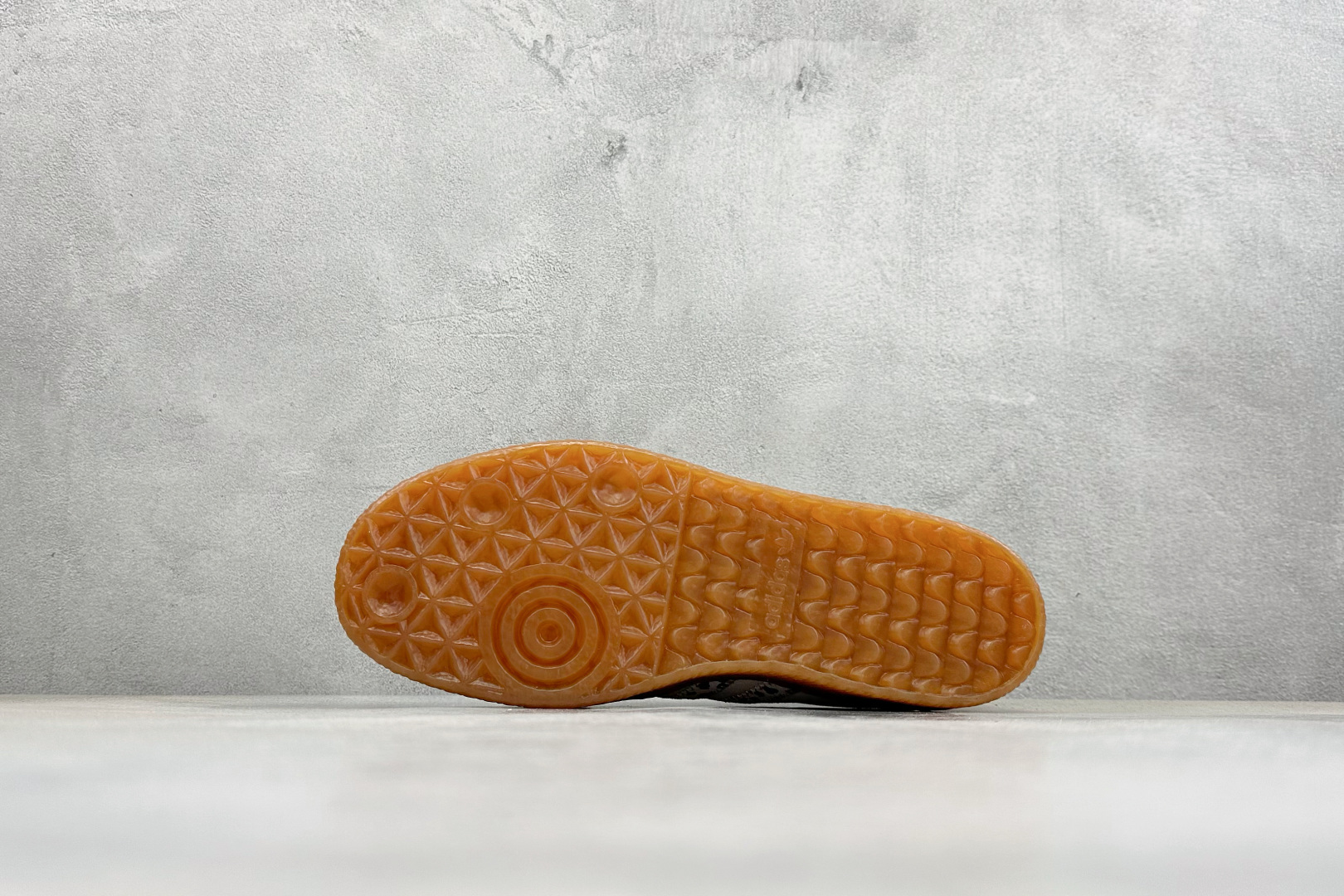 XH版Adidas originals SAMBAE VALENTINE W 百搭单品 复古桑巴板鞋 JI4226 XH版Adidas originals SAMBAE VALENTINE W 百搭单品 复古桑巴板鞋 JI4226