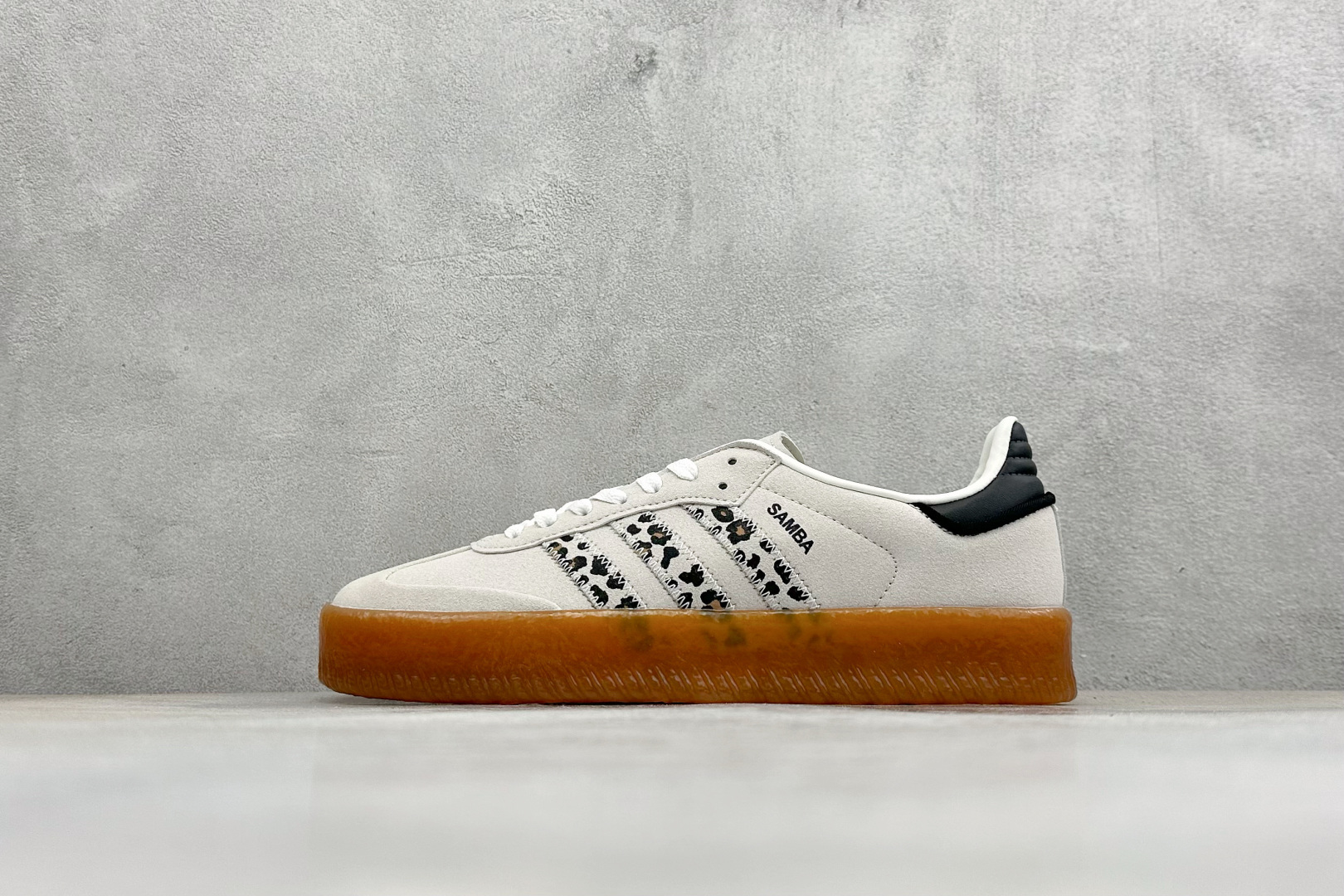XH版Adidas originals SAMBAE VALENTINE W 百搭单品 复古桑巴板鞋 JI4226 XH版Adidas originals SAMBAE VALENTINE W 百搭单品 复古桑巴板鞋 JI4226