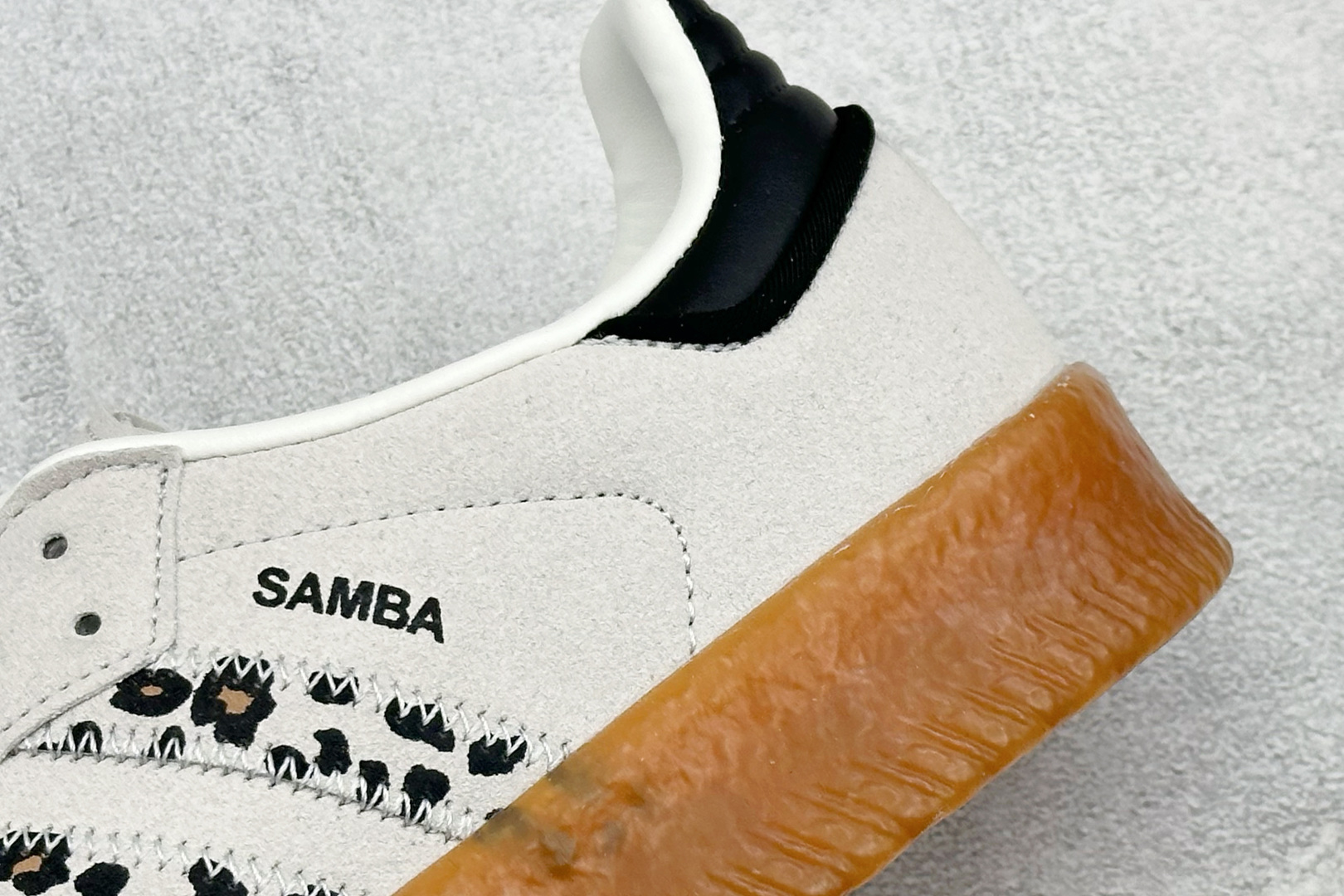 XH版Adidas originals SAMBAE VALENTINE W 百搭单品 复古桑巴板鞋 JI4226 XH版Adidas originals SAMBAE VALENTINE W 百搭单品 复古桑巴板鞋 JI4226